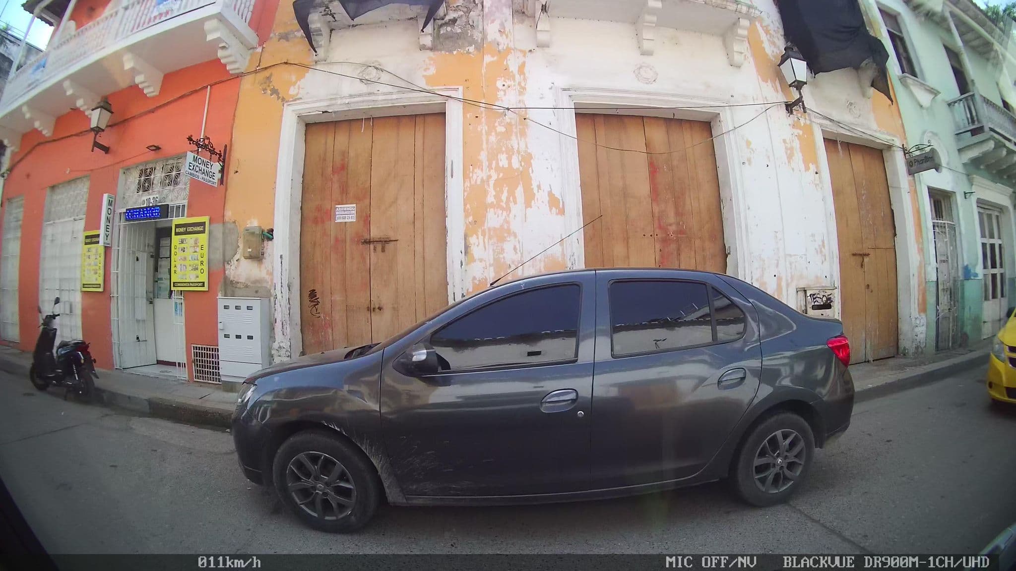 Street view near Media Luna Hostel, Cartagena — © kaart_2 (CC BY-SA · Mapillary)