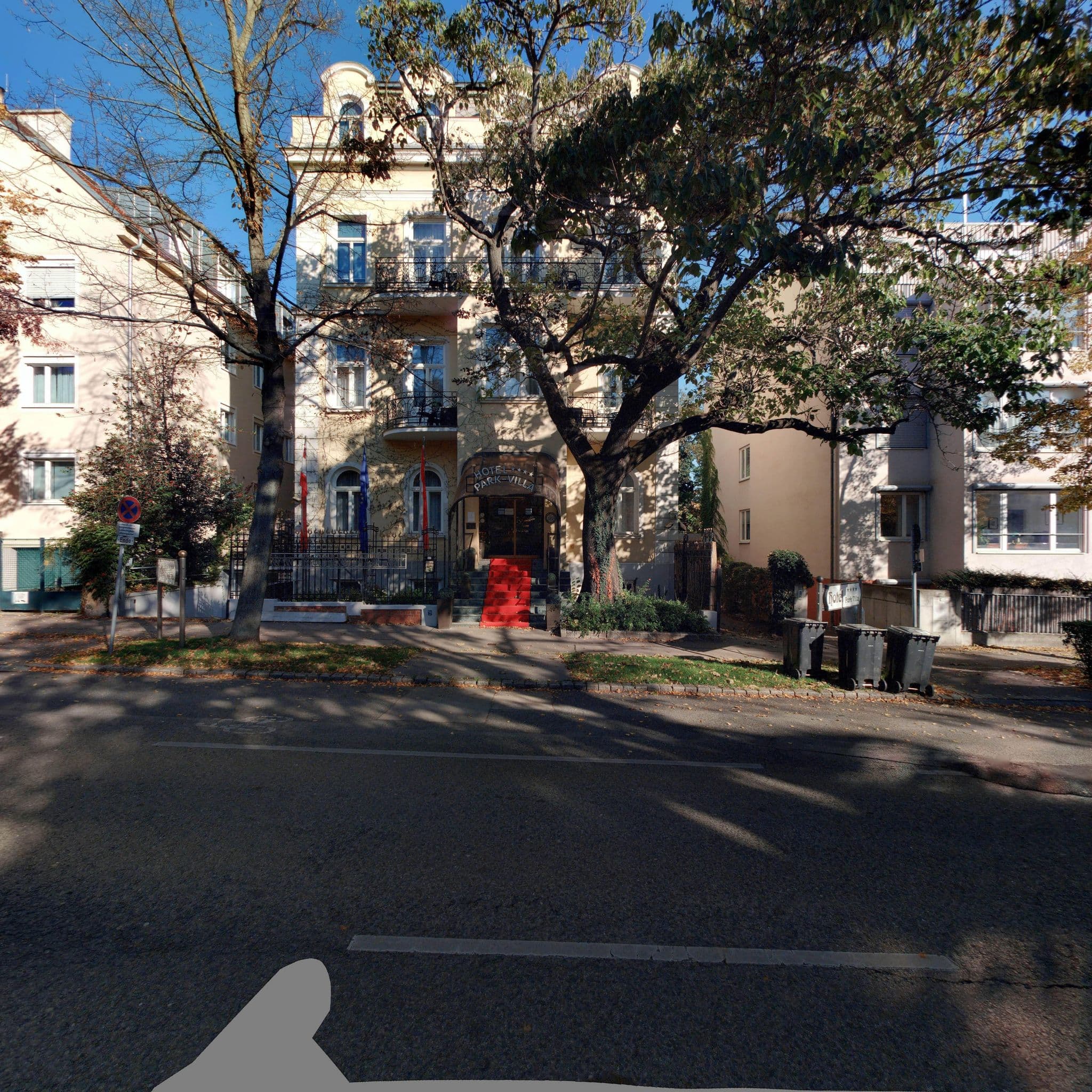 Street view near Hotel Park Villa, Währing — © eliasgander (CC BY-SA · Mapillary)