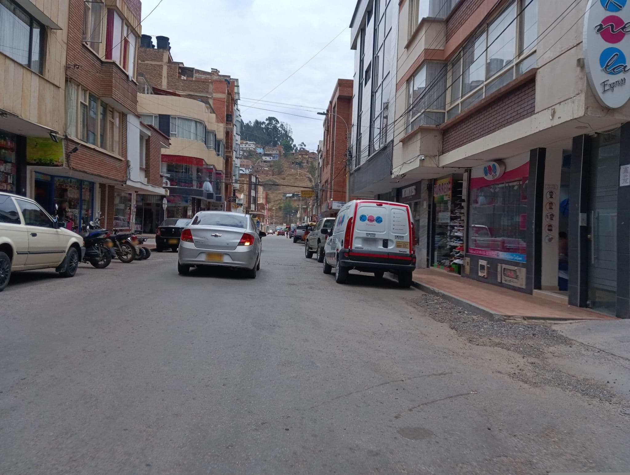 Street view near Hotel Suarel, Duitama — © leogiga (CC BY-SA · Mapillary)