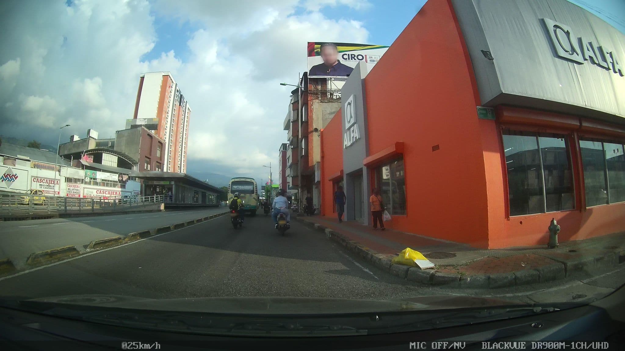 Street view near Hotel D'Leon Bucaramanga, Bucaramanga — © kaart_2 (CC BY-SA · Mapillary)