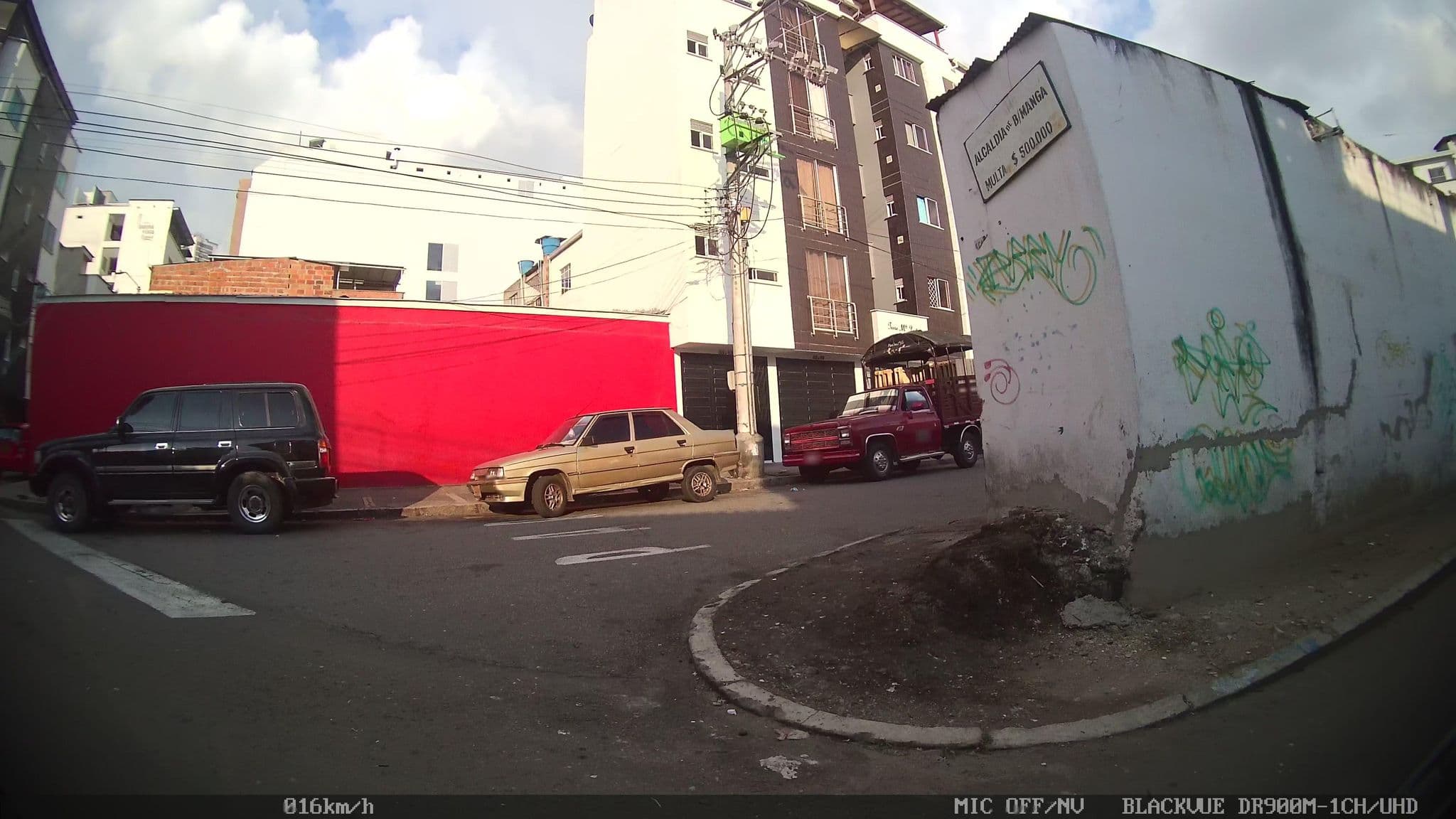 Street view near Hotel Isla Real, Bucaramanga — © kaart_2 (CC BY-SA · Mapillary)