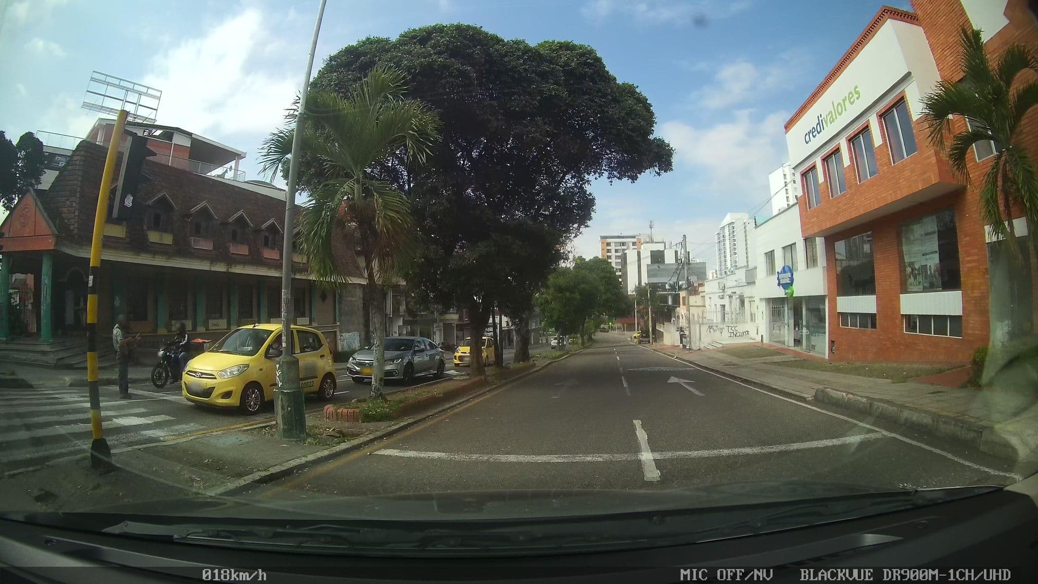 Street view near D'cameron, Bucaramanga — © kaart_2 (CC BY-SA · Mapillary)