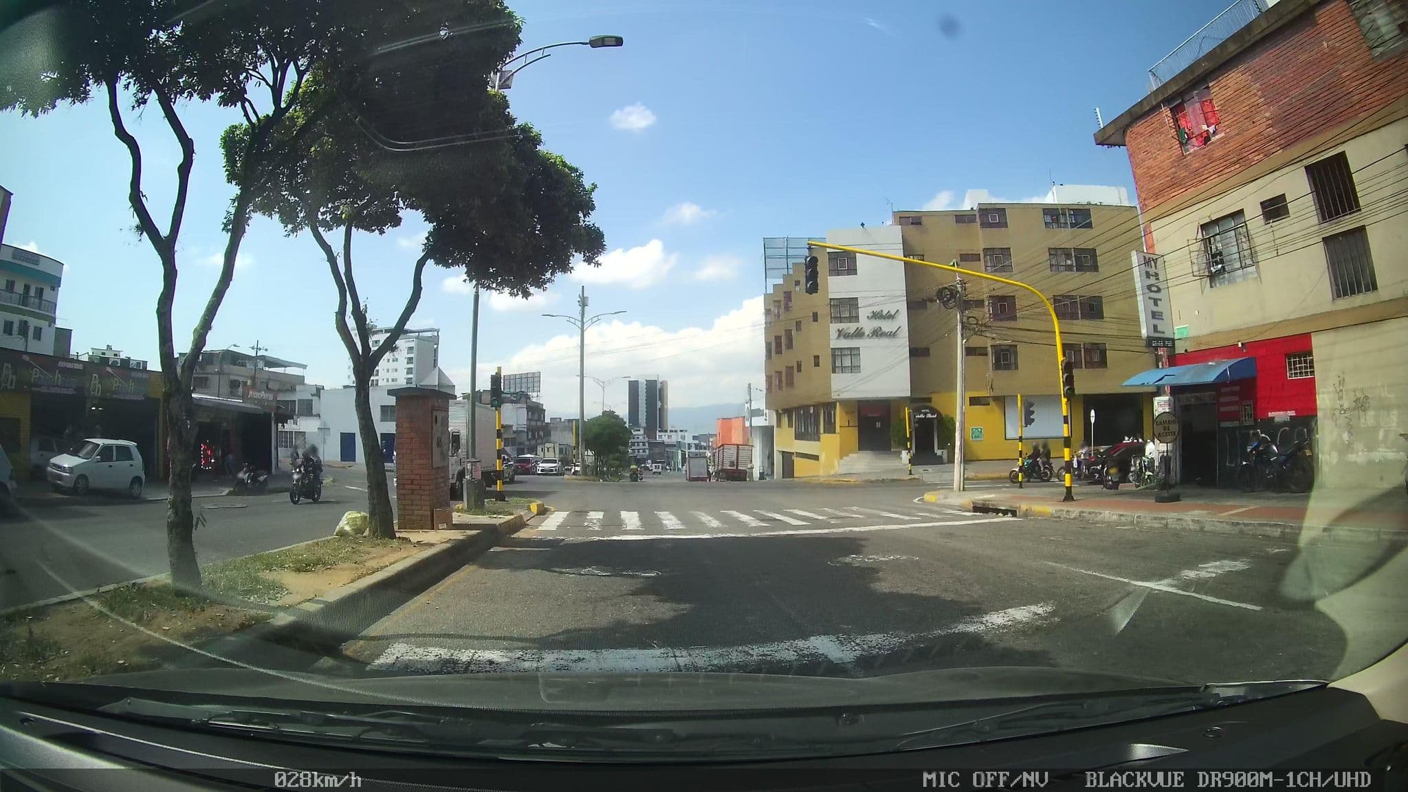 Street view near Hotel Valle Real, Bucaramanga — © kaart_2 (CC BY-SA · Mapillary)