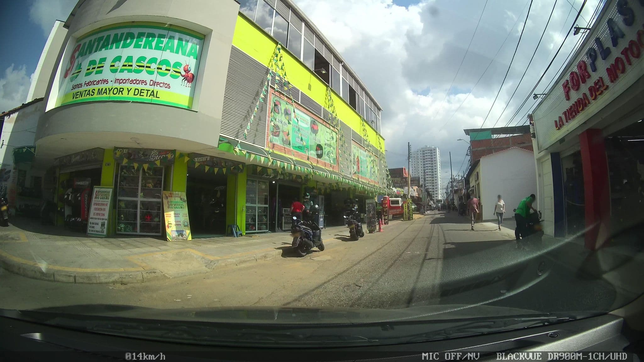 Street view near Motel Mis Cabañitas, Bucaramanga — © kaart_2 (CC BY-SA · Mapillary)