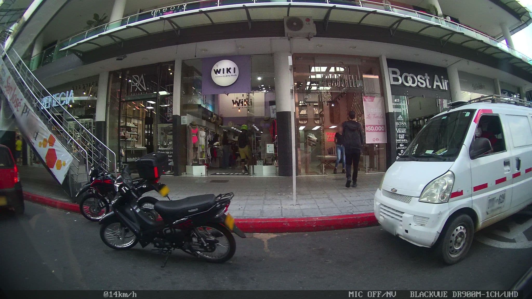 Street view near Centro Comercial San José Plaza, Bucaramanga — © kaart_2 (CC BY-SA · Mapillary)