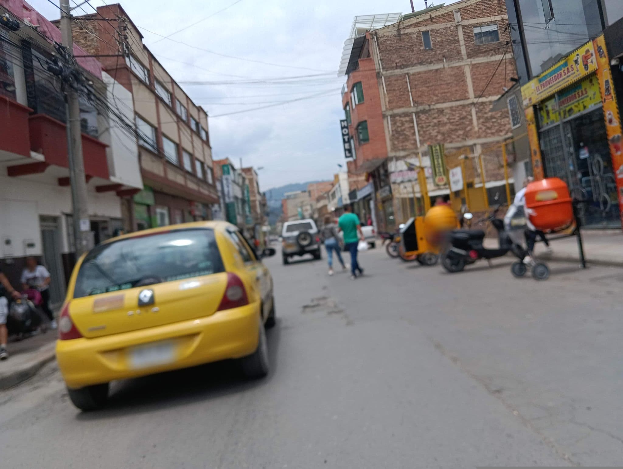 Street view near Hotel Shalom, Duitama — © leogiga (CC BY-SA · Mapillary)