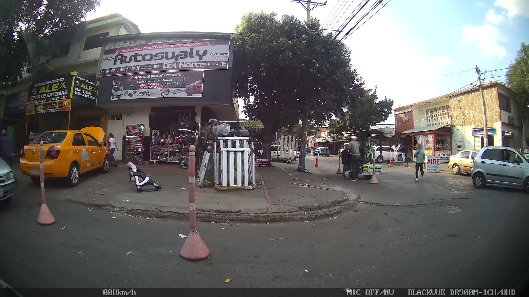 Street view near Hotel Catalina, Cúcuta — © kaart_2 (CC BY-SA · Mapillary)