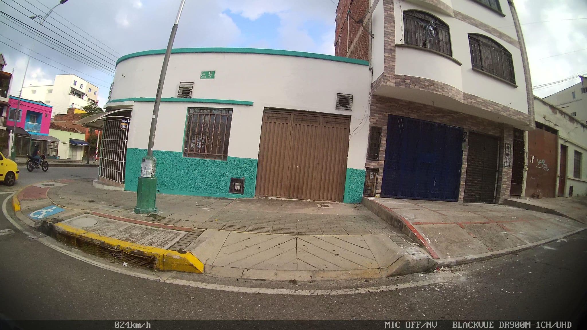 Street view near El Imperio Del Yeso, Bucaramanga — © kaart_2 (CC BY-SA · Mapillary)