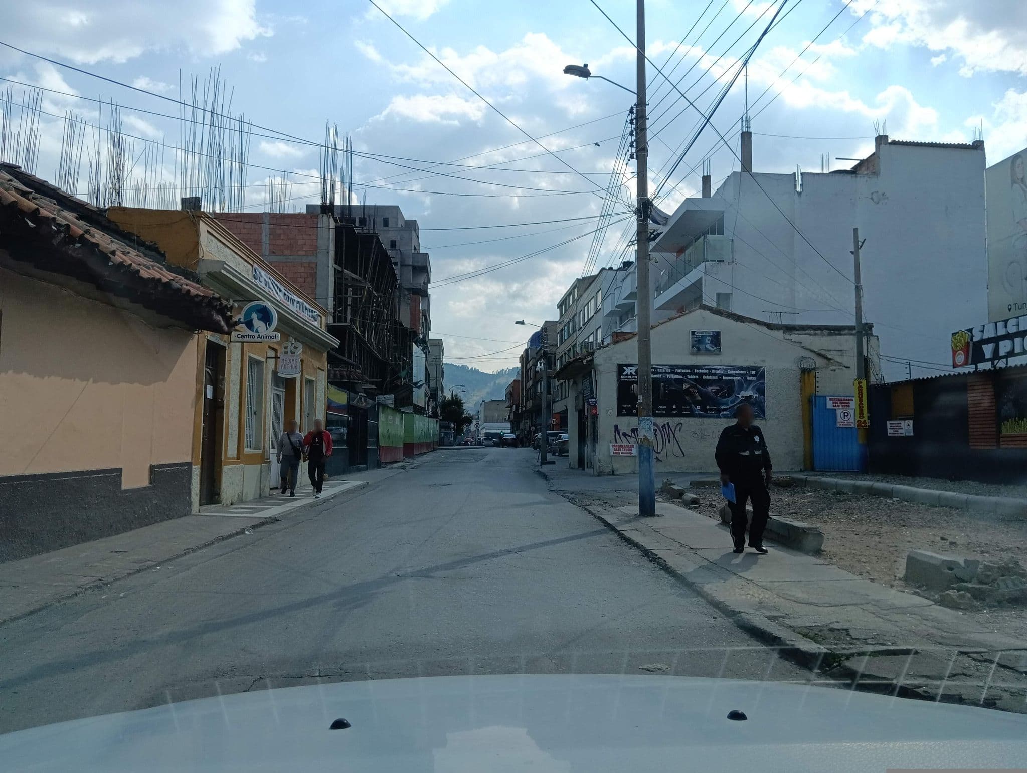 Street view near Hotel Chanel, Duitama — © leogiga (CC BY-SA · Mapillary)
