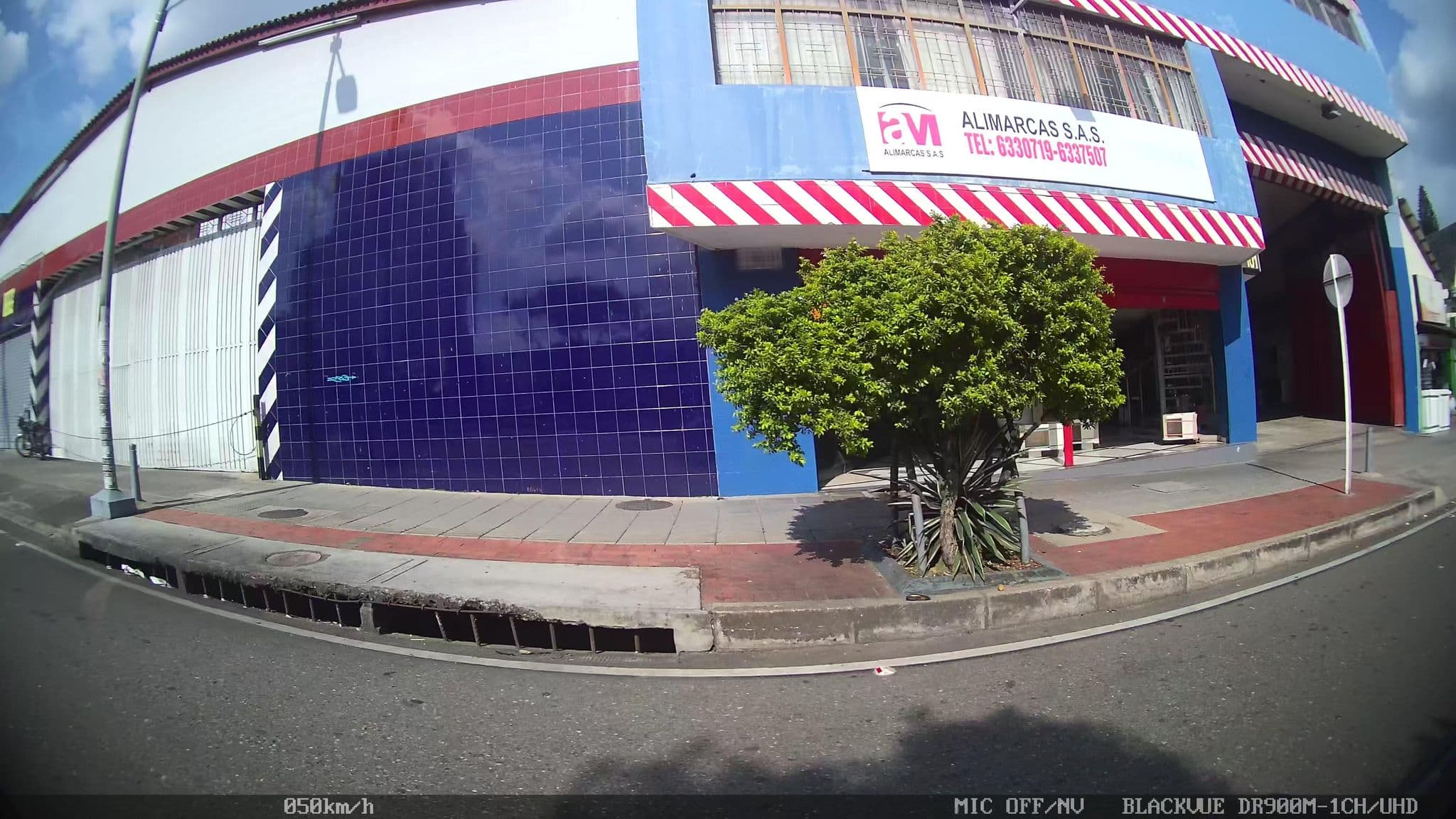 Street view near Hotel Seuz, Bucaramanga — © kaart_2 (CC BY-SA · Mapillary)