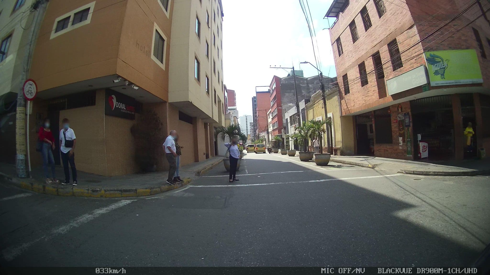 Street view near Hotel Madison Plaza, Bucaramanga — © kaart_2 (CC BY-SA · Mapillary)