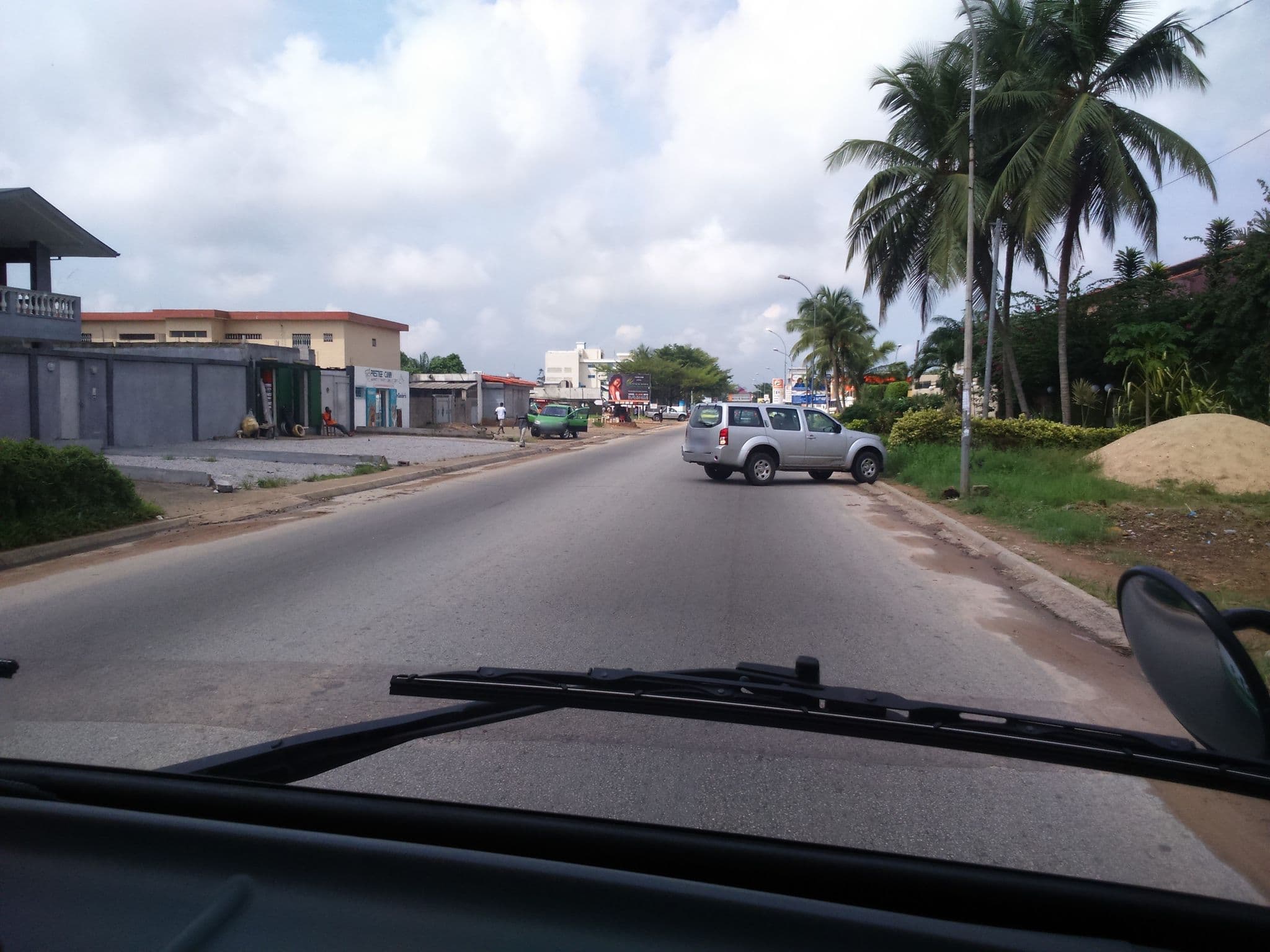 Street view near Silver Moon Hôtel, Abidjan