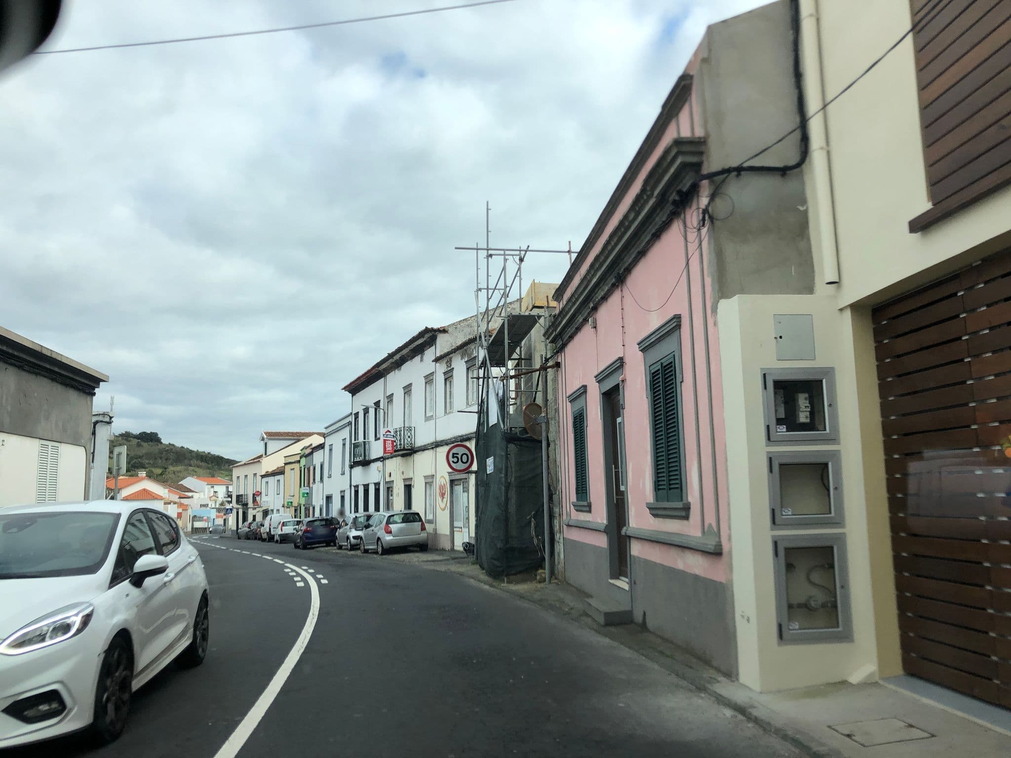 Street view near Garoupas Inn, Rosto de Cão — © sailingside (CC BY-SA · Mapillary)