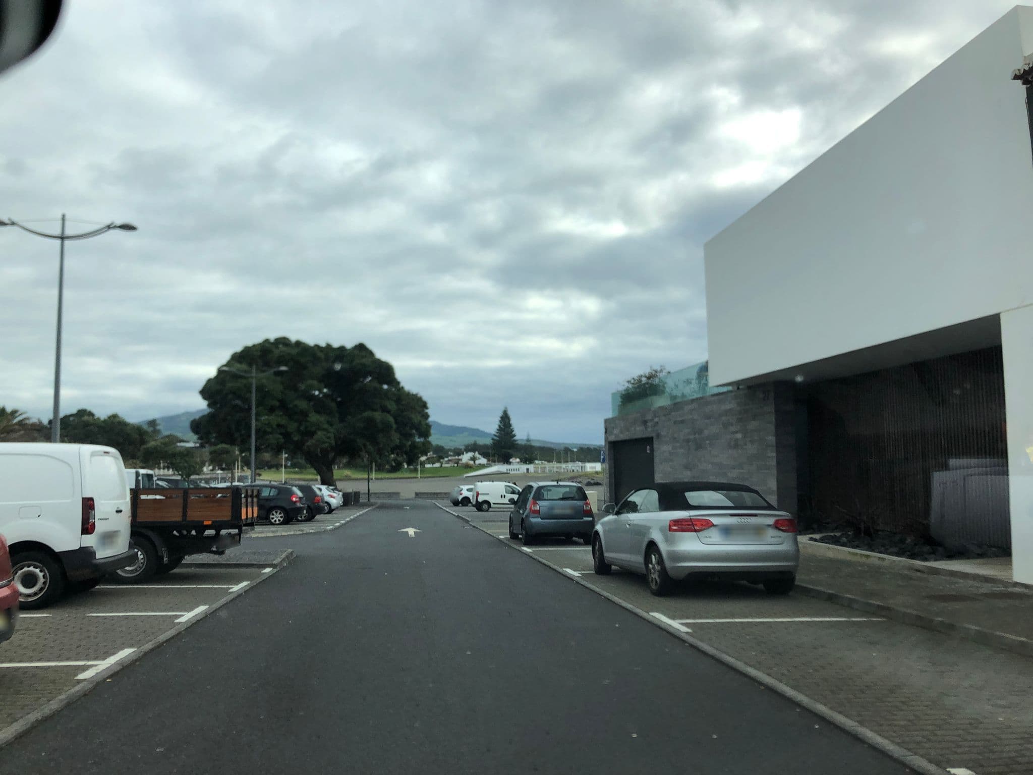 Street view near Apartamentos 3 Praias, Rosto de Cão — © sailingside (CC BY-SA · Mapillary)