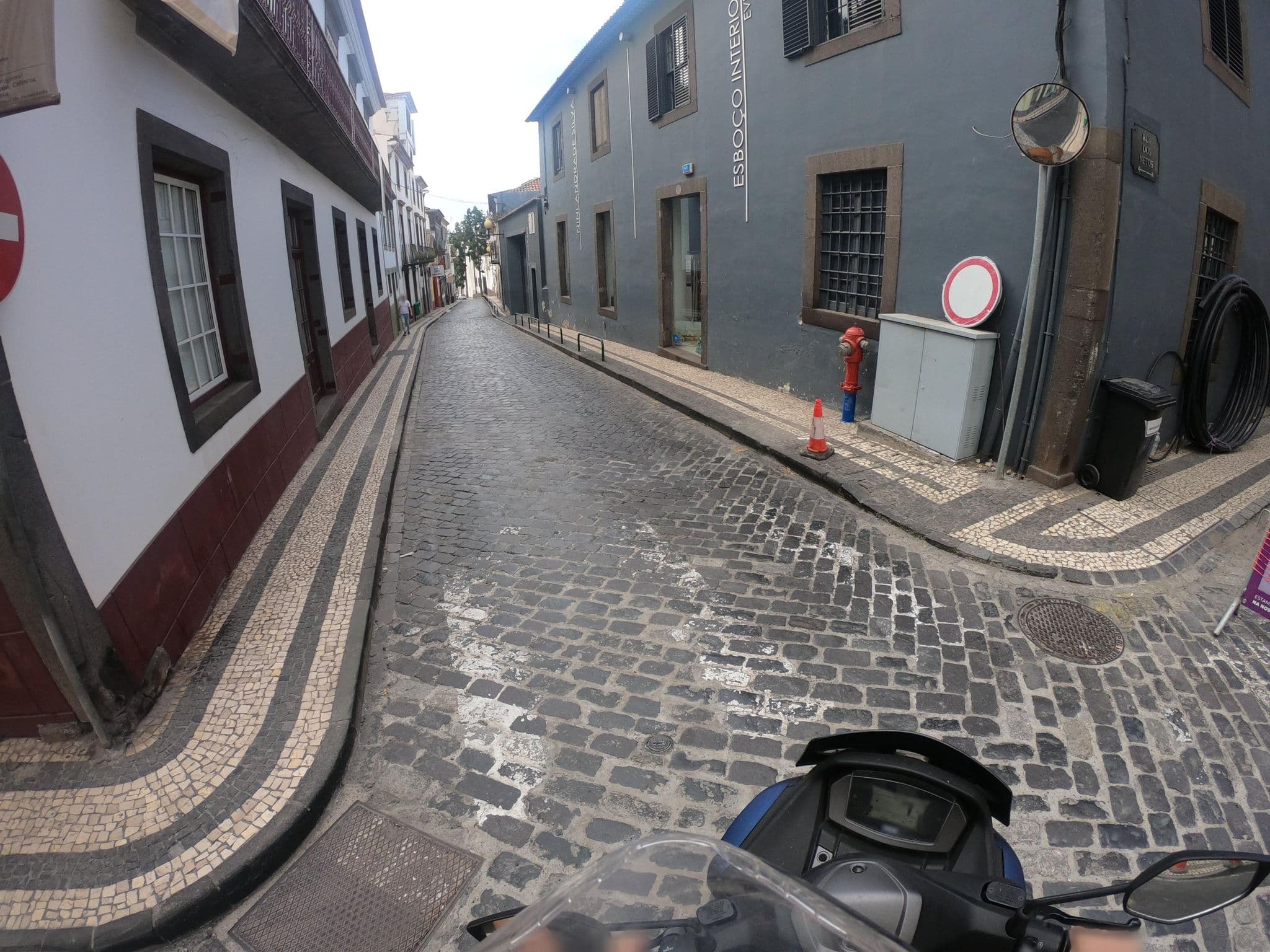 Street view near Madeira Carlton Hotel, Santa Luzia — © filipesilva (CC BY-SA · Mapillary)