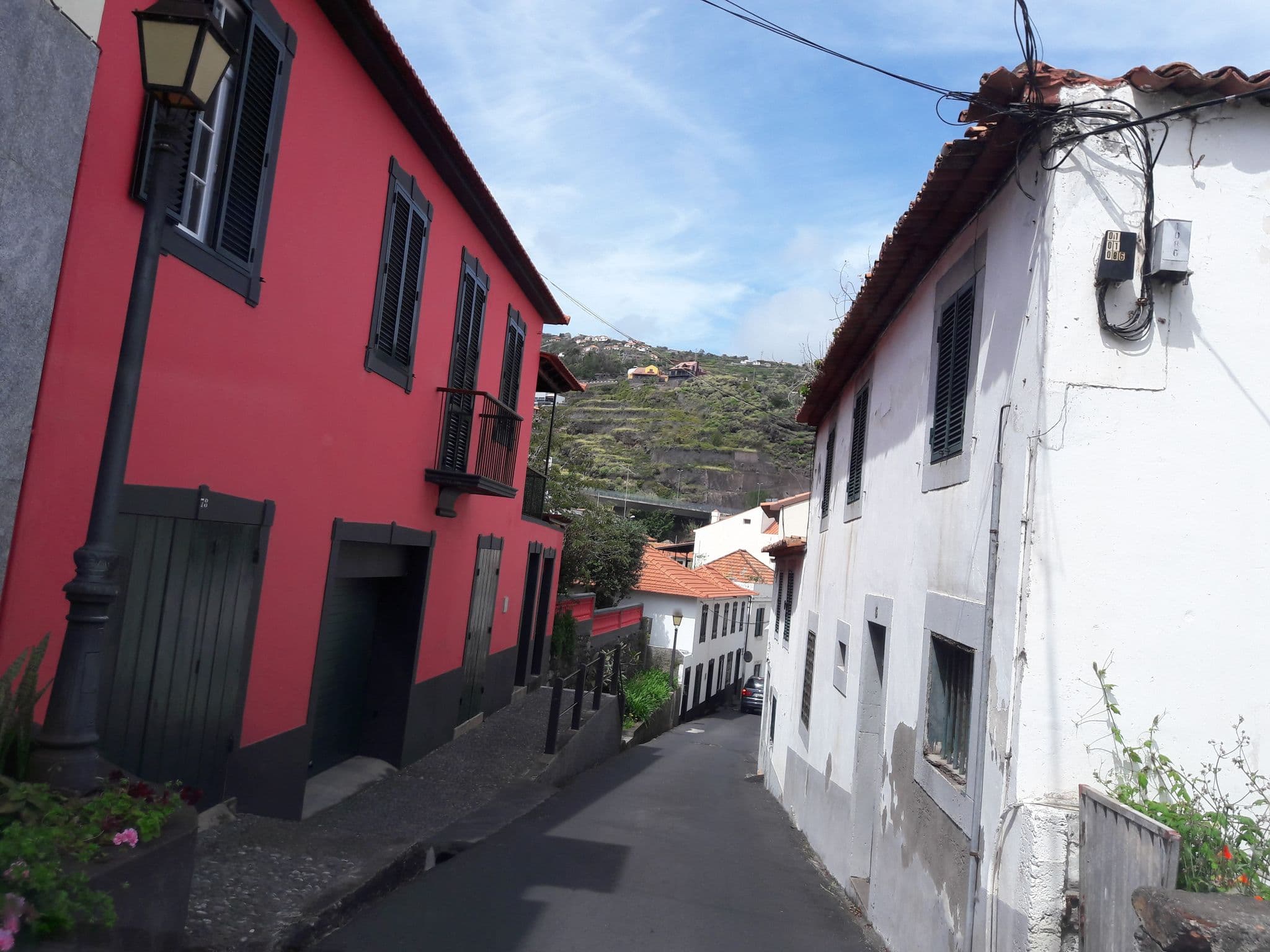 Street view near Room #2025, Santa Cruz — © ggeographer (CC BY-SA · Mapillary)