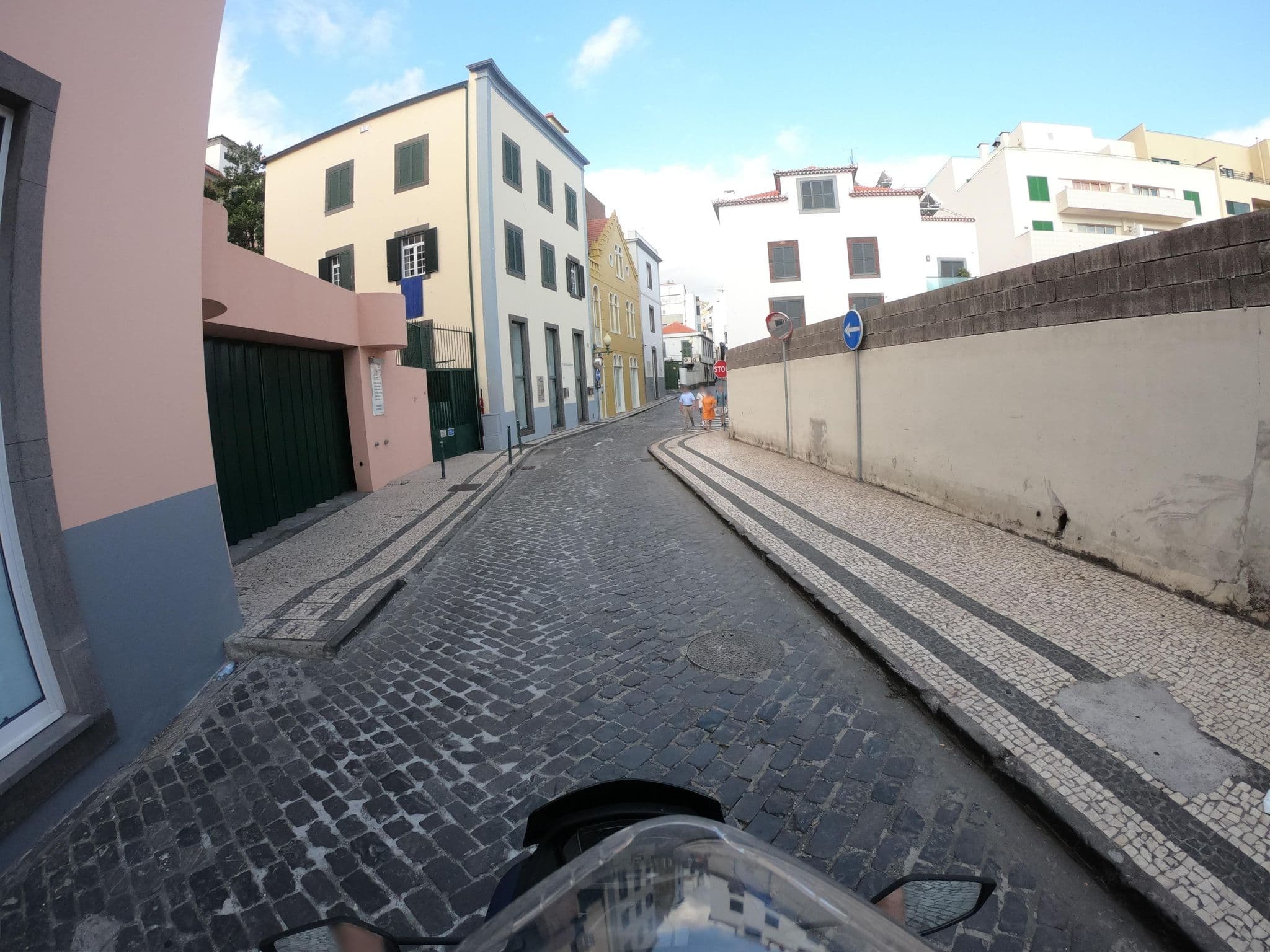 Street view near Casa dos Avós Apartments, Santa Luzia — © filipesilva (CC BY-SA · Mapillary)