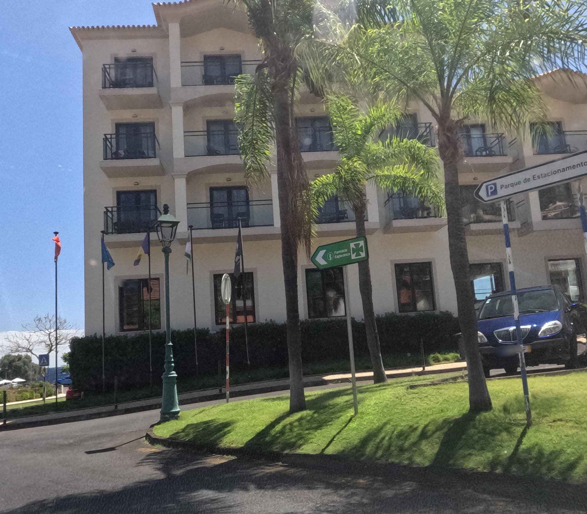 Street view near Hotel Vila Galé Santa Cruz, Santa Cruz — © nunocaldeira (CC BY-SA · Mapillary)