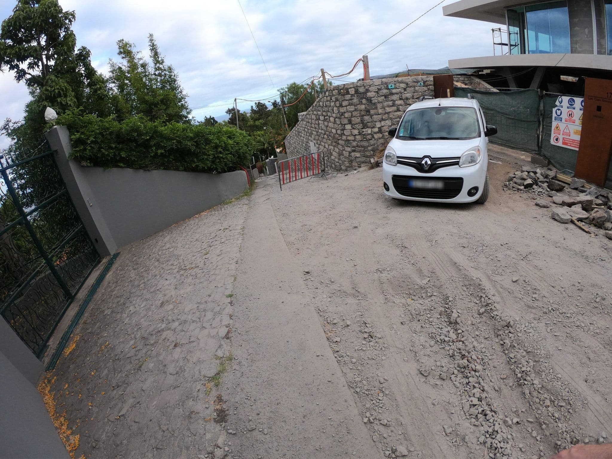 Street view near Bordal Houses, São Martinho — © filipesilva (CC BY-SA · Mapillary)