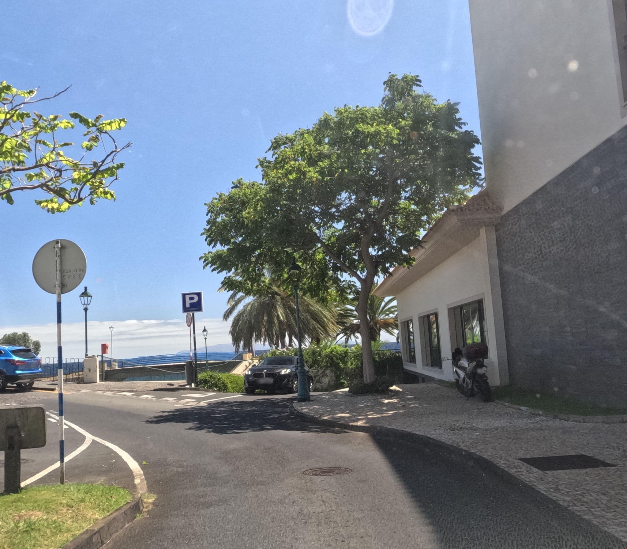 Street view near room 2005, Santa Cruz — © nunocaldeira (CC BY-SA · Mapillary)