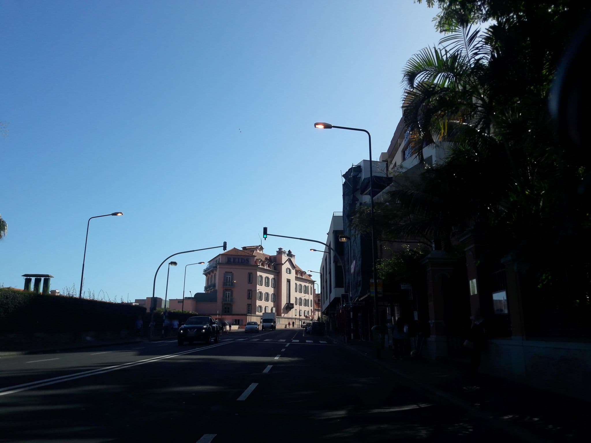 Street view near Résidence Pierre & Vacances Pestana Village et Miramar, São Martinho — © ggeographer (CC BY-SA · Mapillary)