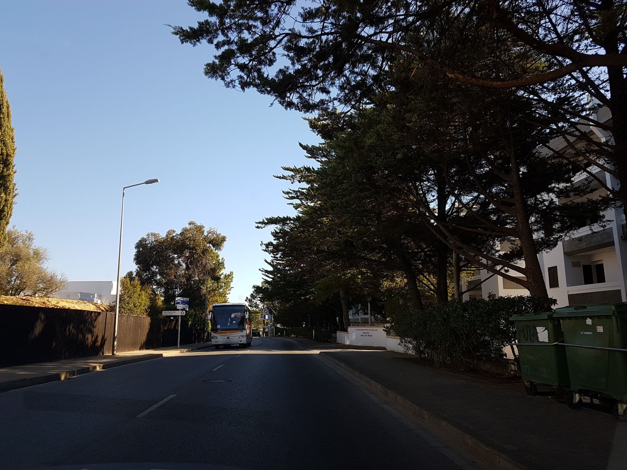 Street view near de Sousa's Deluxe Beach Resort & Spa, Olhos de Água — © jopparn (CC BY-SA · Mapillary)