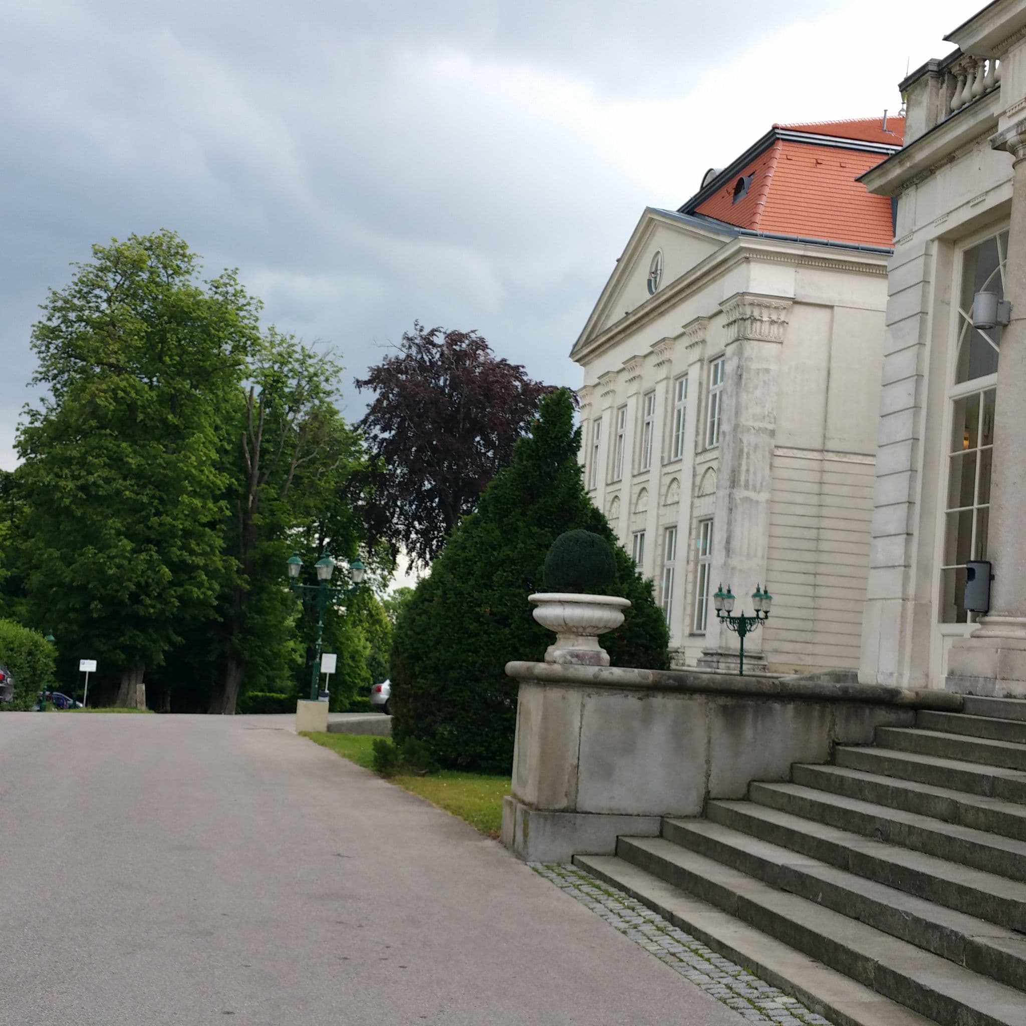 Street view near Austria Trend Hotel Schloss Wilhelminenberg, Ottakring — © hermannmucke (CC BY-SA · Mapillary)