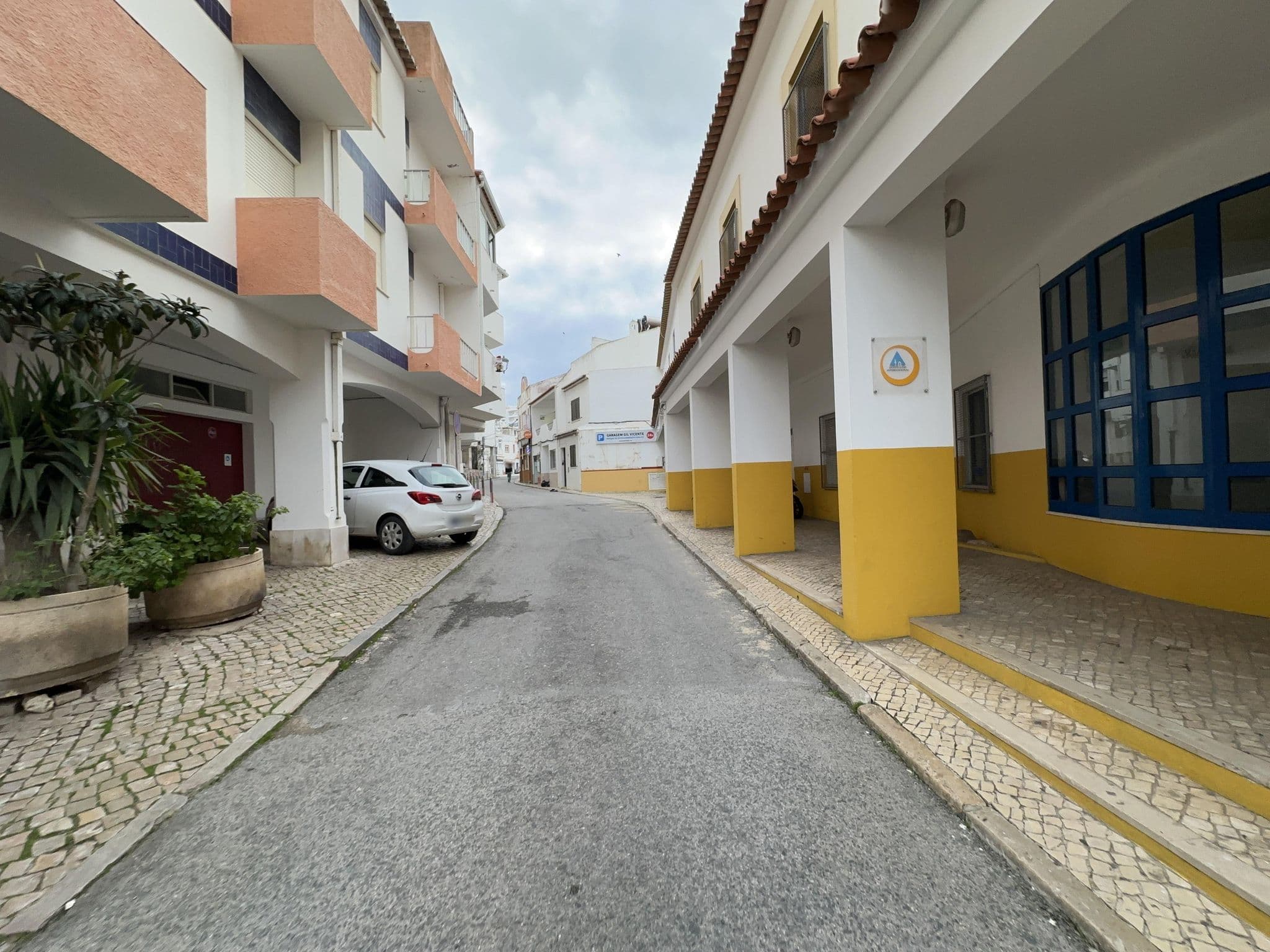 Street view near Youth Hostel Lagos, Lagos — © varun959 (CC BY-SA · Mapillary)