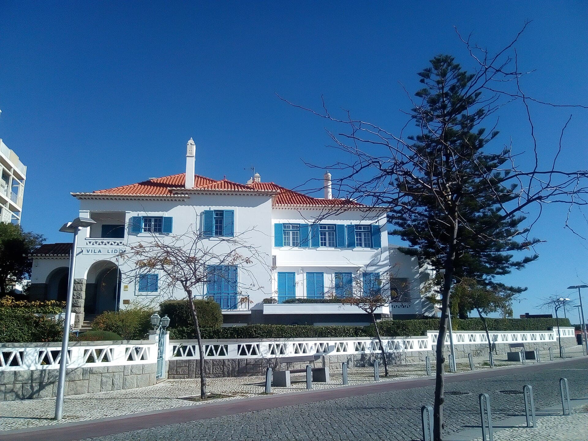 Albergaria Vila Lido (via Wikimedia Commons, CC BY-SA 4.0)
