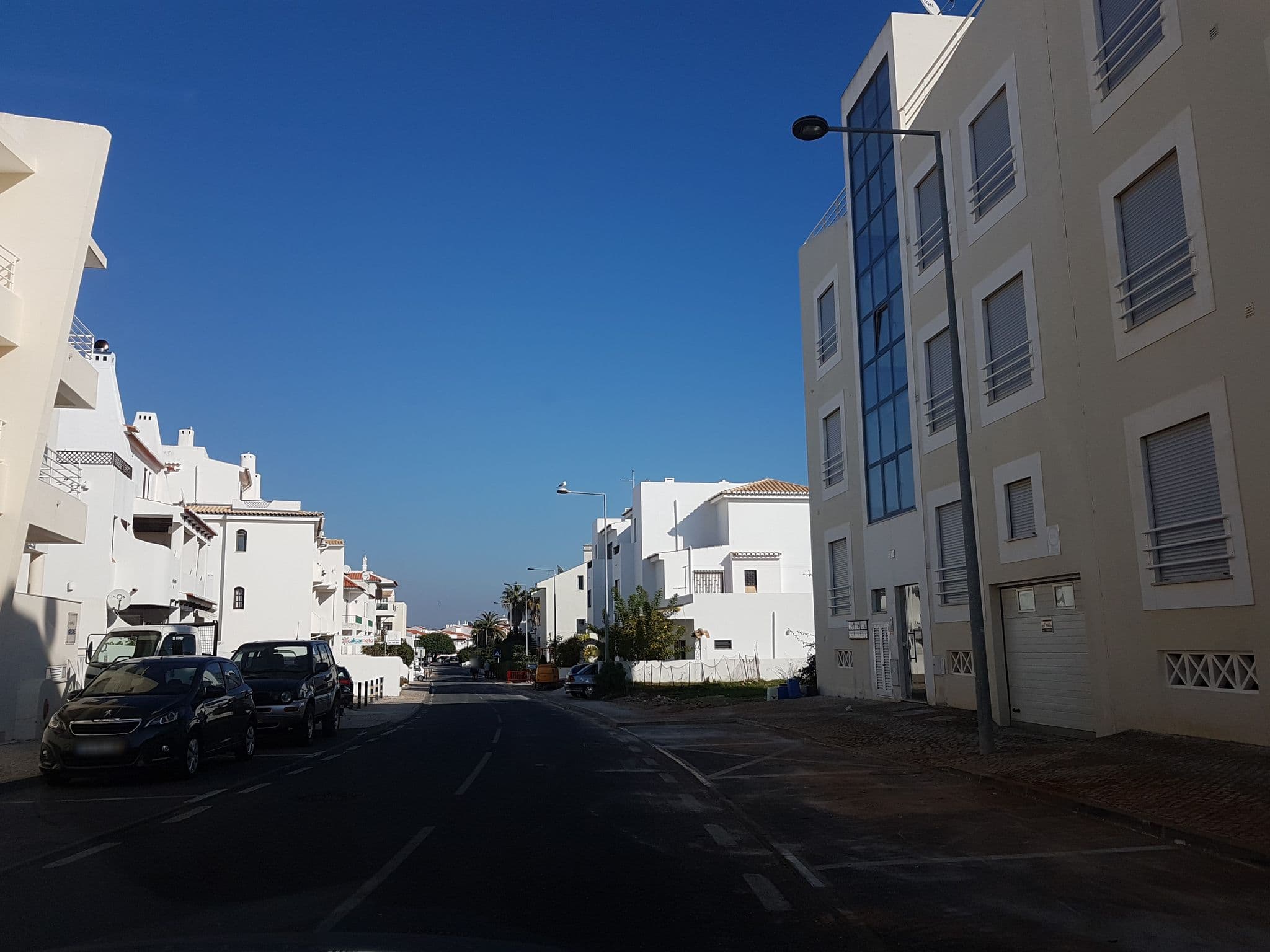 Street view near Edifício Recife, Olhos de Água — © jopparn (CC BY-SA · Mapillary)