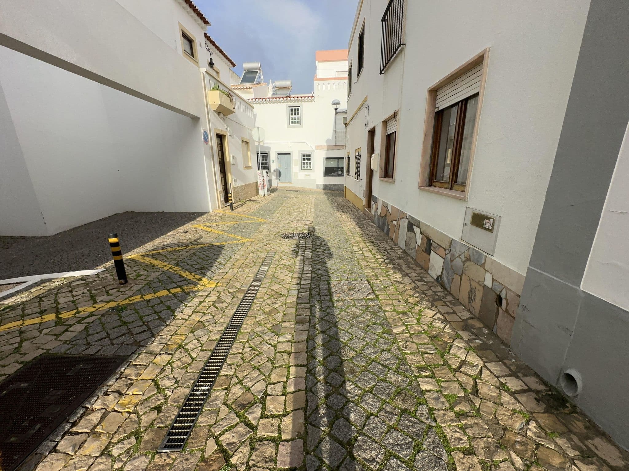 Street view near Farol B&B, Lagos — © varun959 (CC BY-SA · Mapillary)