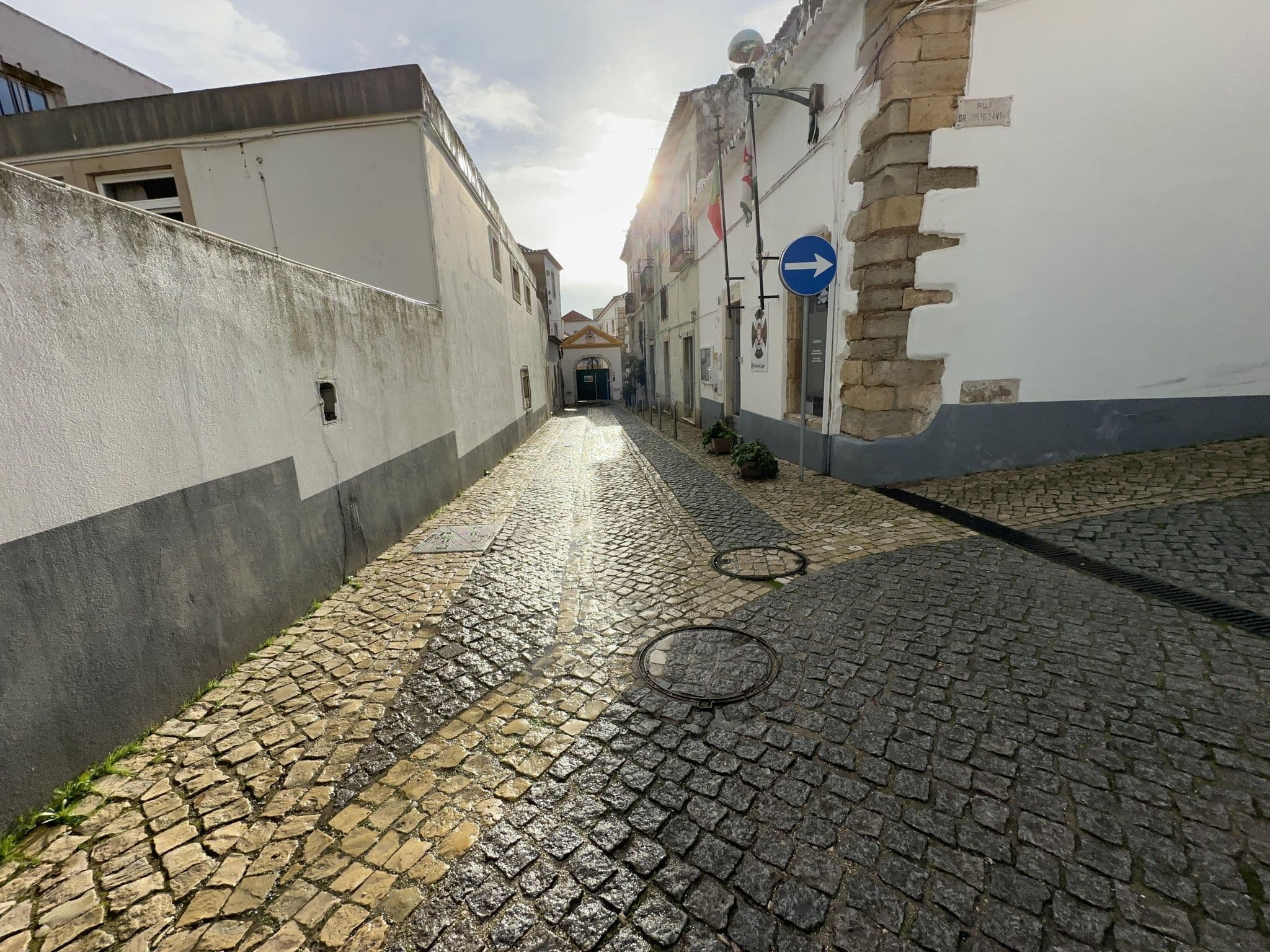 Street view near A35 - Maritime Discovery Apartment, Lagos — © varun959 (CC BY-SA · Mapillary)