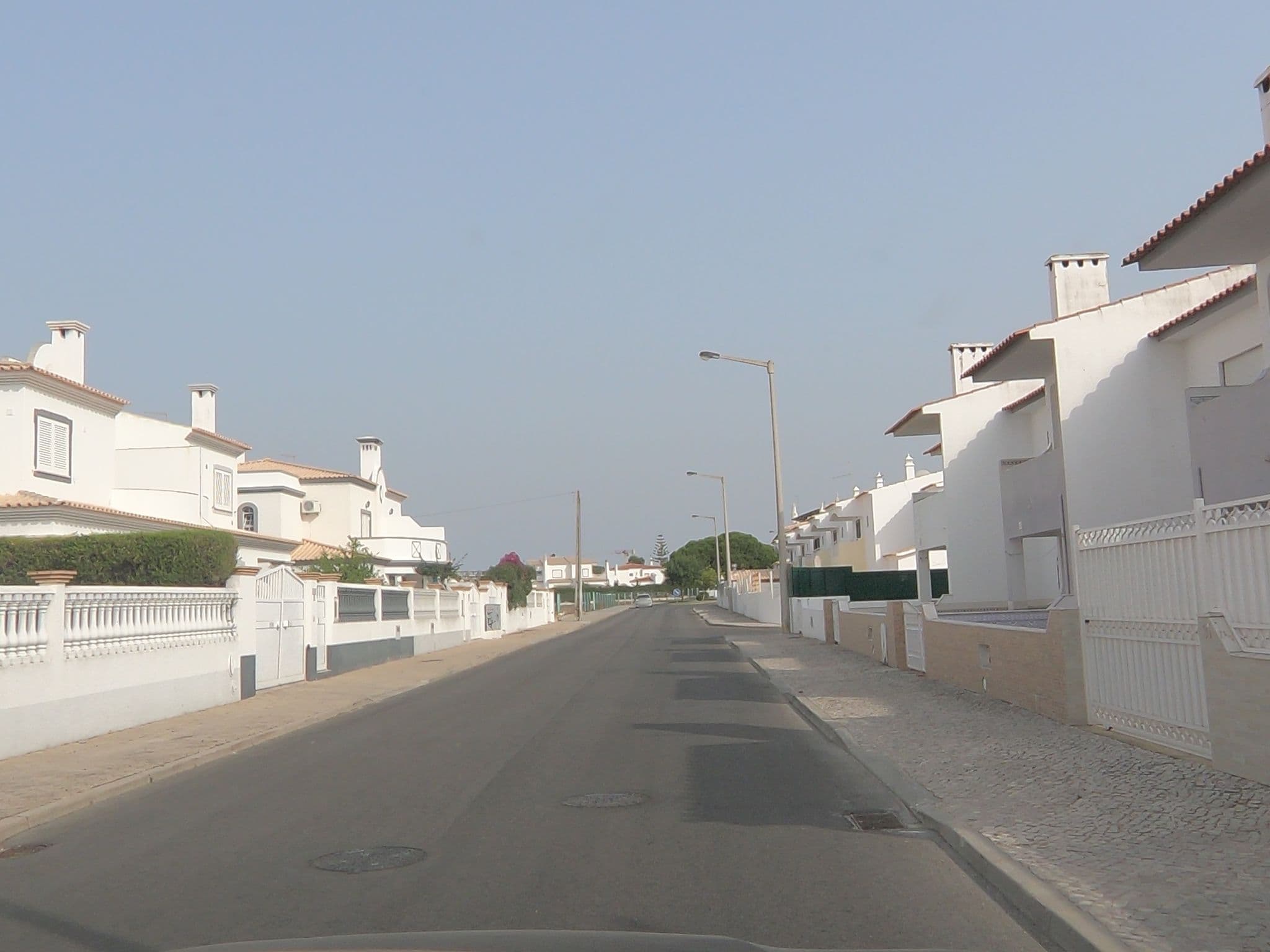 Street view near Villas King's, Armação de Pêra — © sanjorgepinho (CC BY-SA · Mapillary)