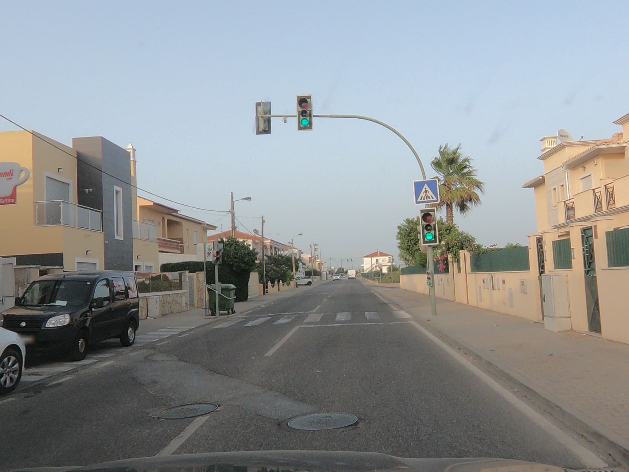 Street view near RC - Pata Residence, Olhos de Água — © sanjorgepinho (CC BY-SA · Mapillary)