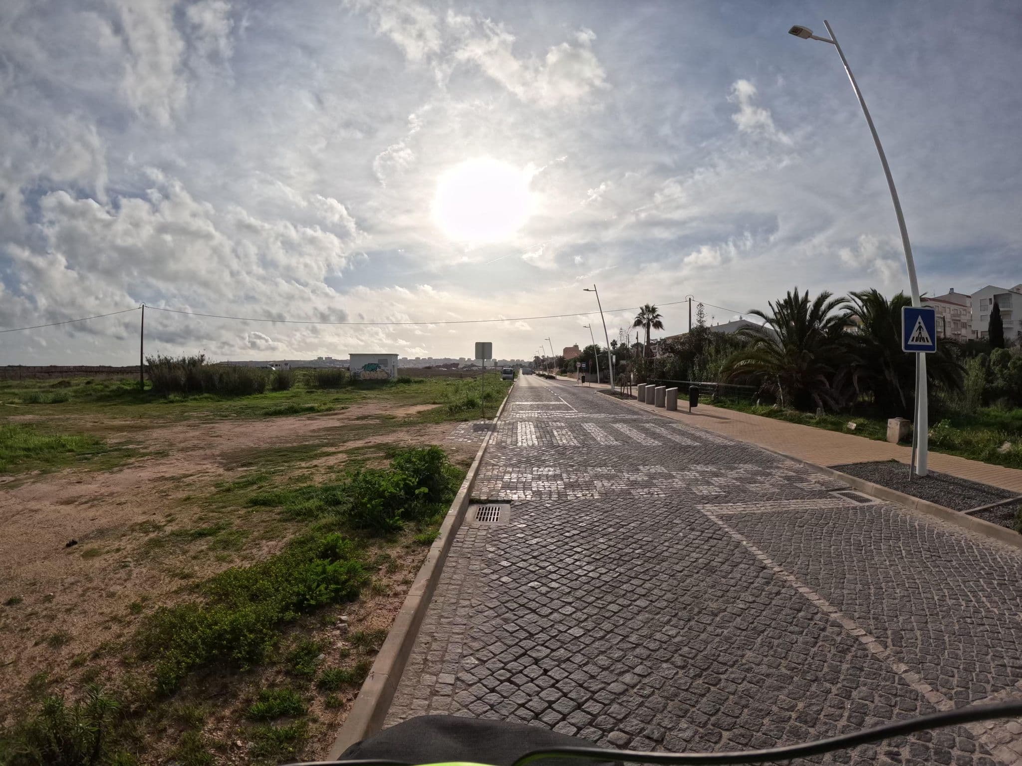 Street view near Club Meia Praia, Lagos — © claudiop (CC BY-SA · Mapillary)