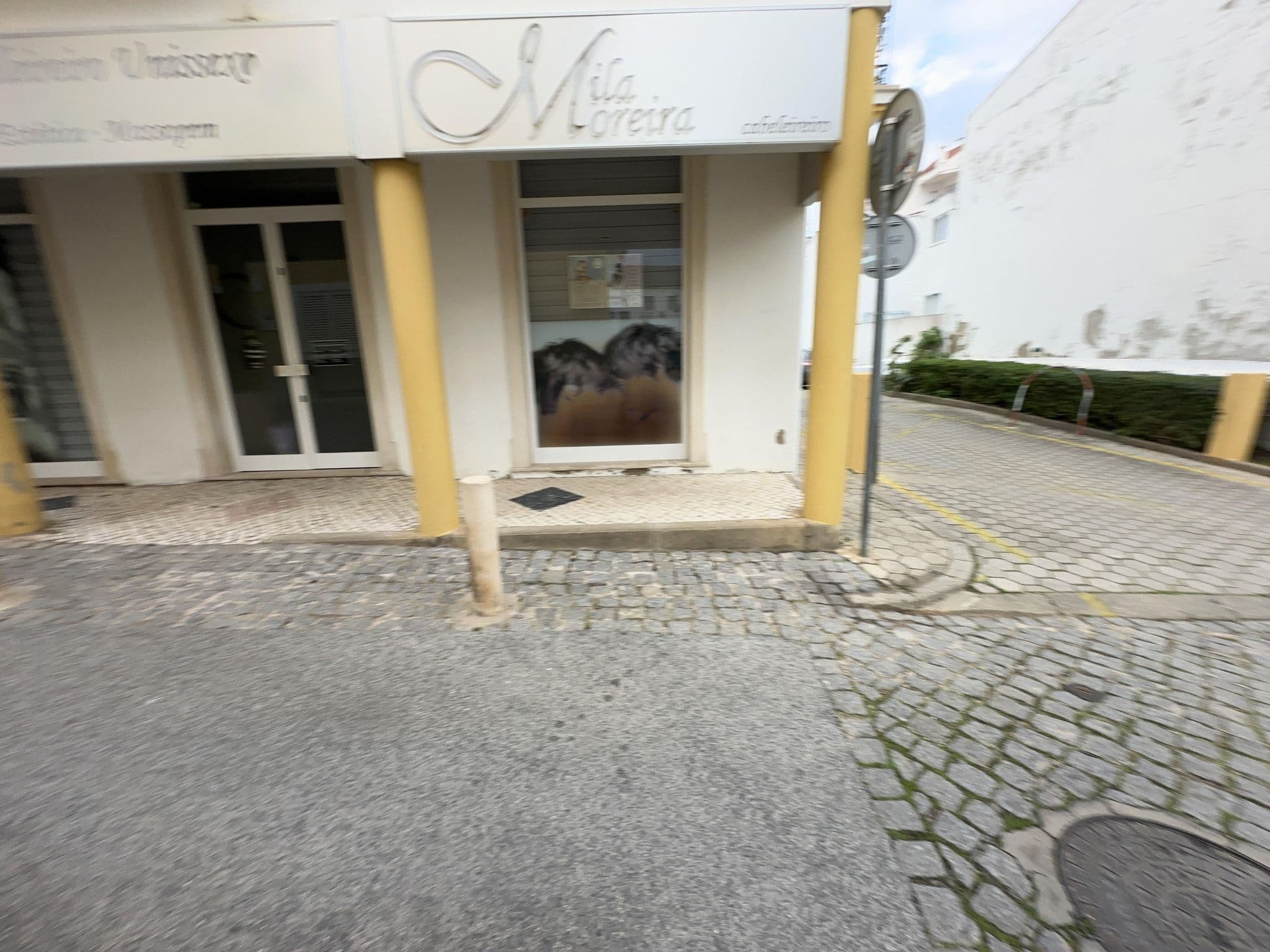 Street view near Apartamento Arenga, Lagos — © varun959 (CC BY-SA · Mapillary)
