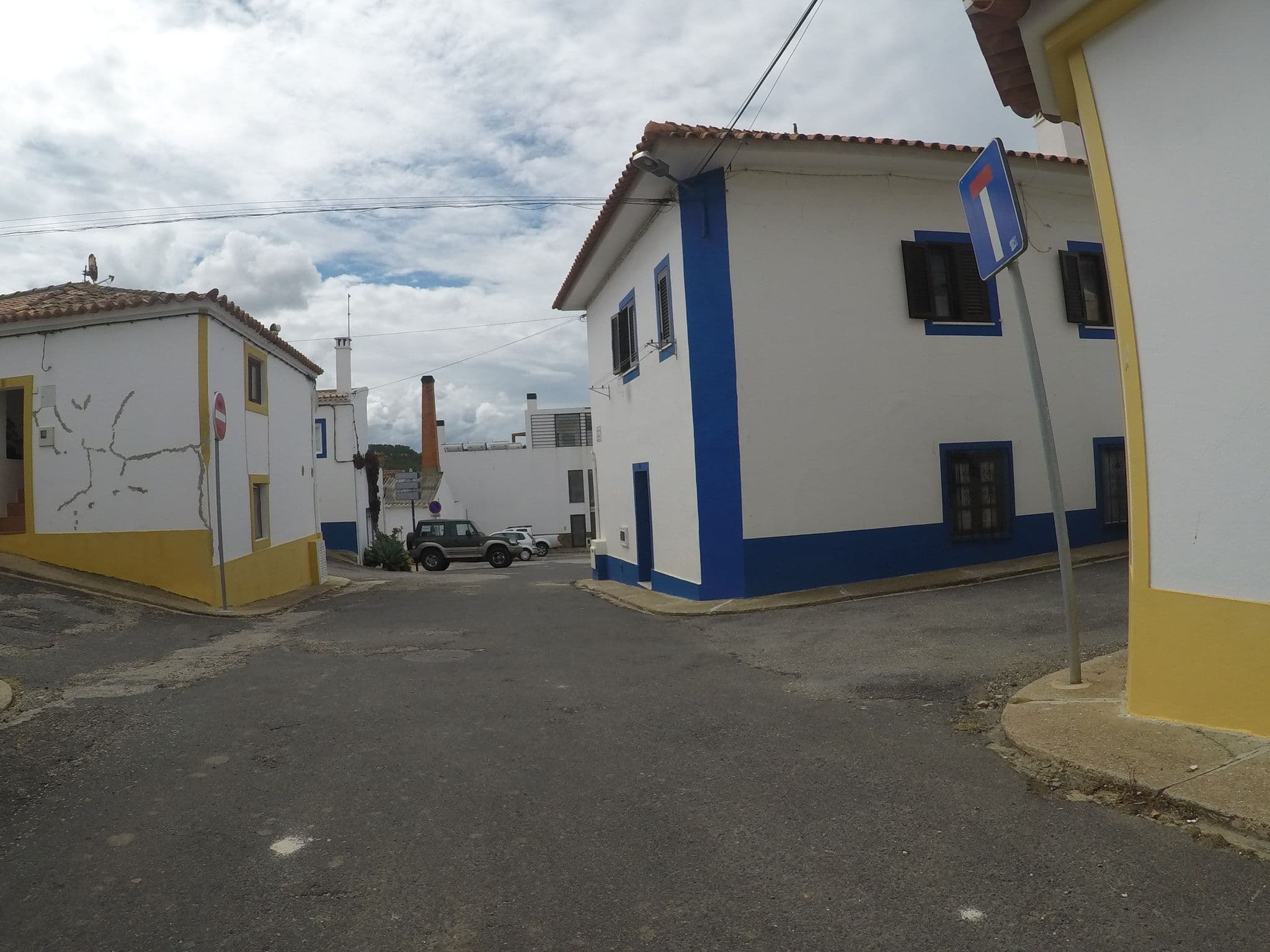 Street view near Casa do Viajante, Zambujeira do Mar — © chrisbeddow (CC BY-SA · Mapillary)