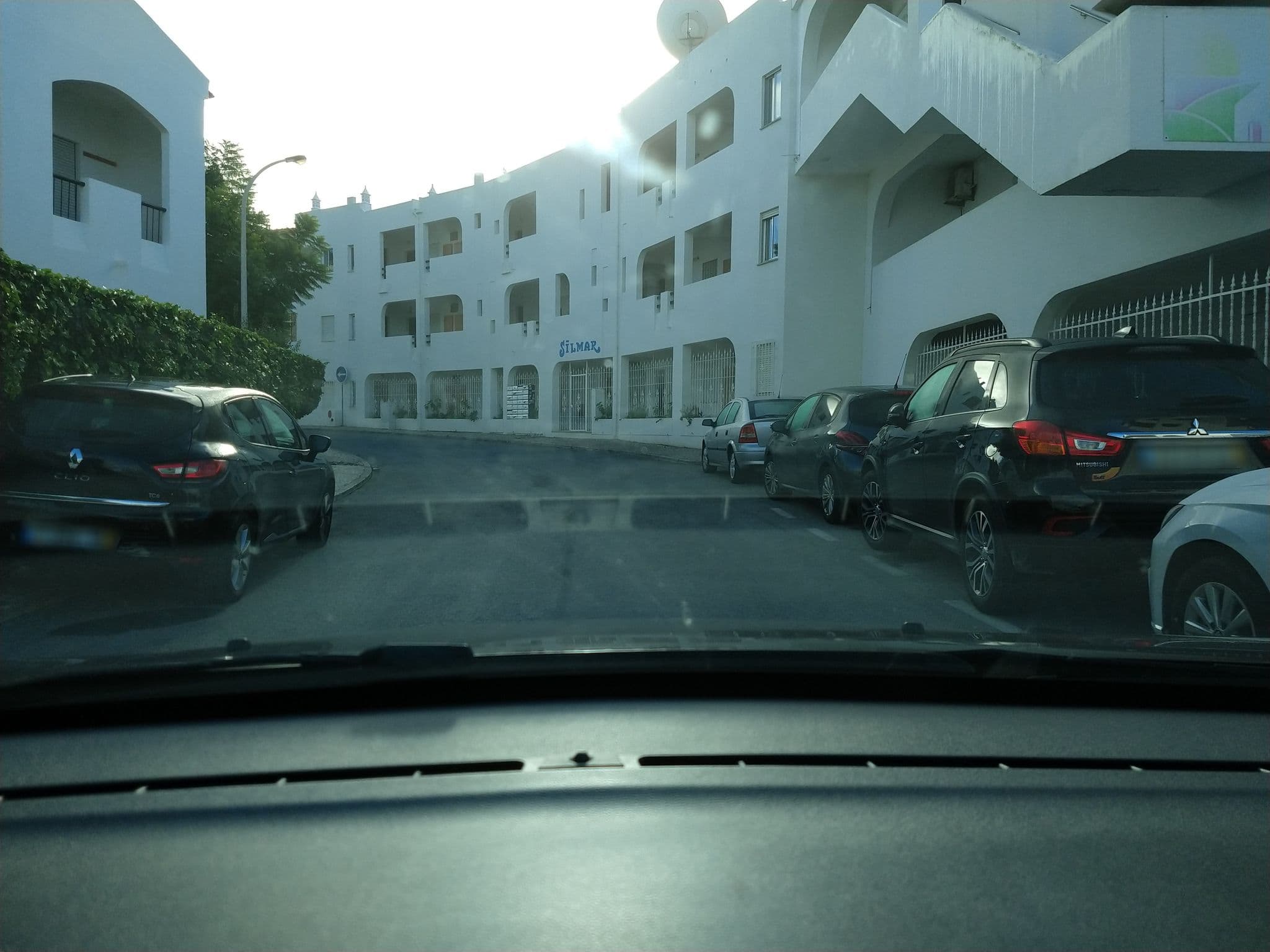 Street view near Apartamentos Turísticos Silmar, Albufeira — © asimonelli (CC BY-SA · Mapillary)