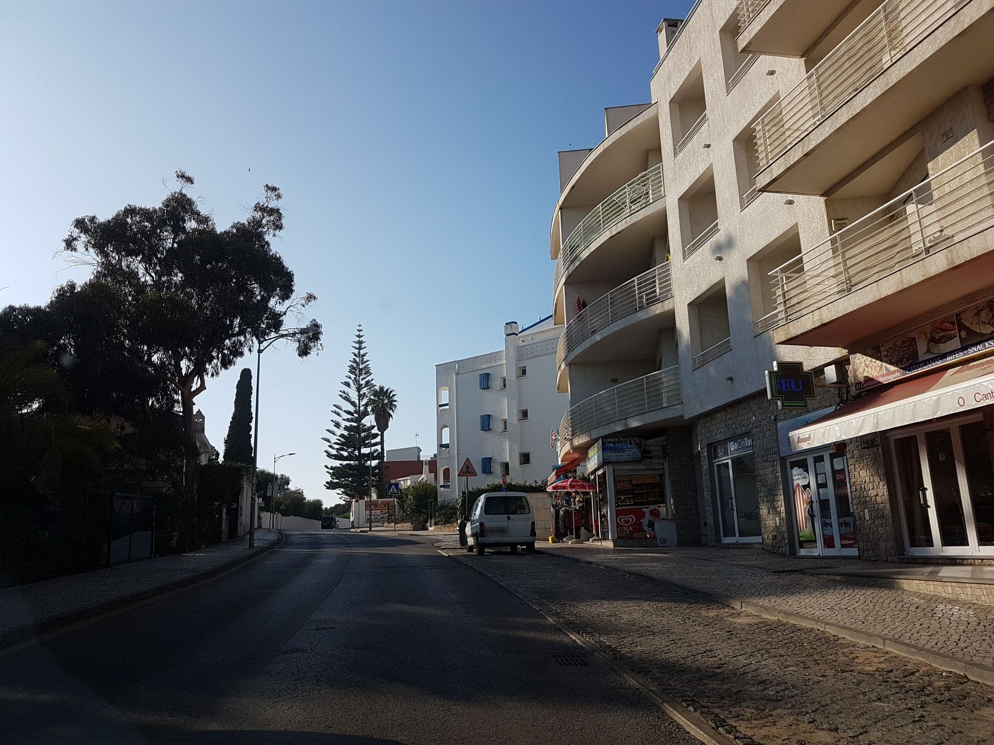 Street view near Apartamentos Turísticos Ouratlântico, Albufeira — © jopparn (CC BY-SA · Mapillary)