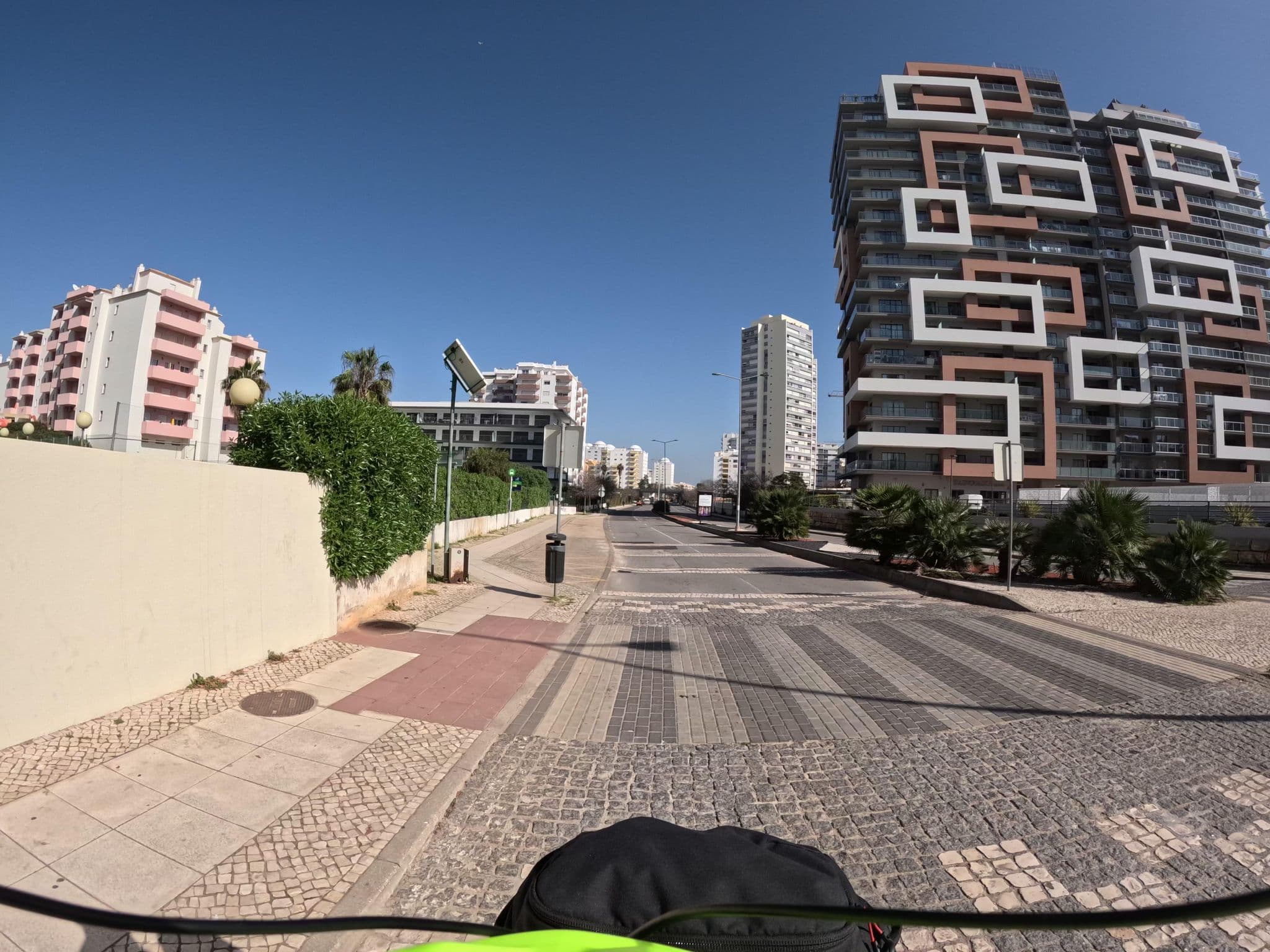 Street view near Clube dos Arcos Aparthotel, Portimão — © claudiop (CC BY-SA · Mapillary)