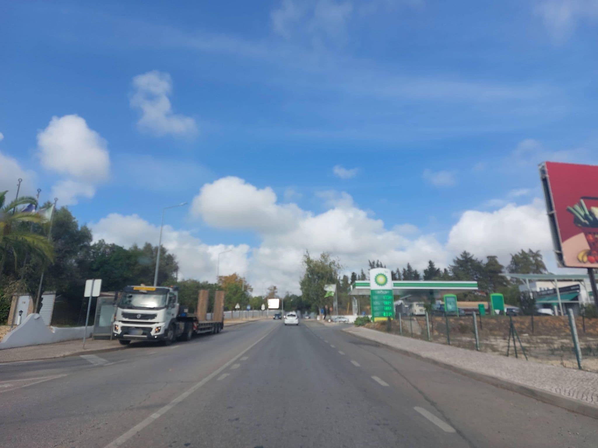 Street view near Parque de campismo de Canelas, Pêra — © 5rmft (CC BY-SA · Mapillary)