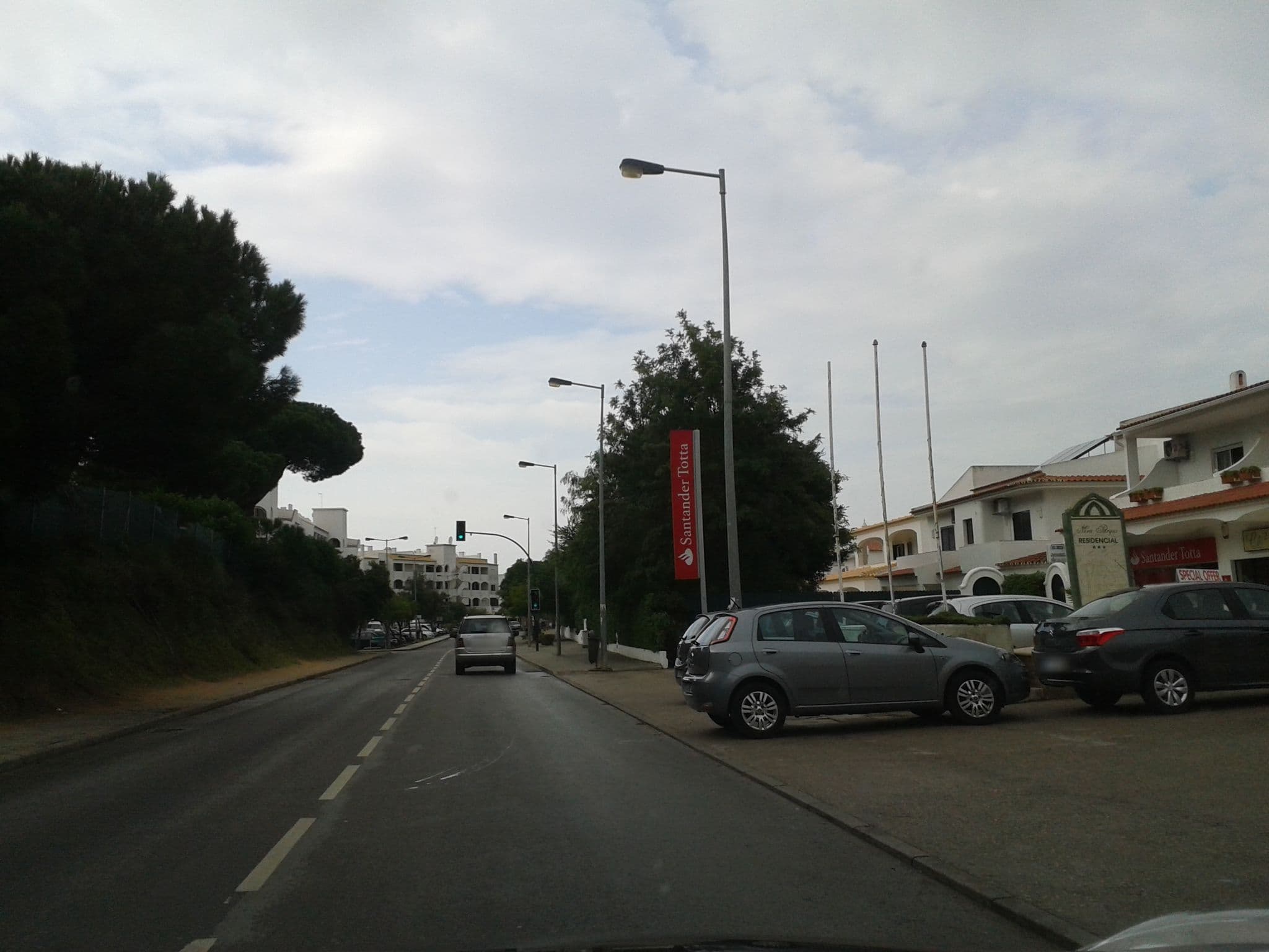 Street view near Mira Parque, Olhos de Água — © rudolfmayer (CC BY-SA · Mapillary)