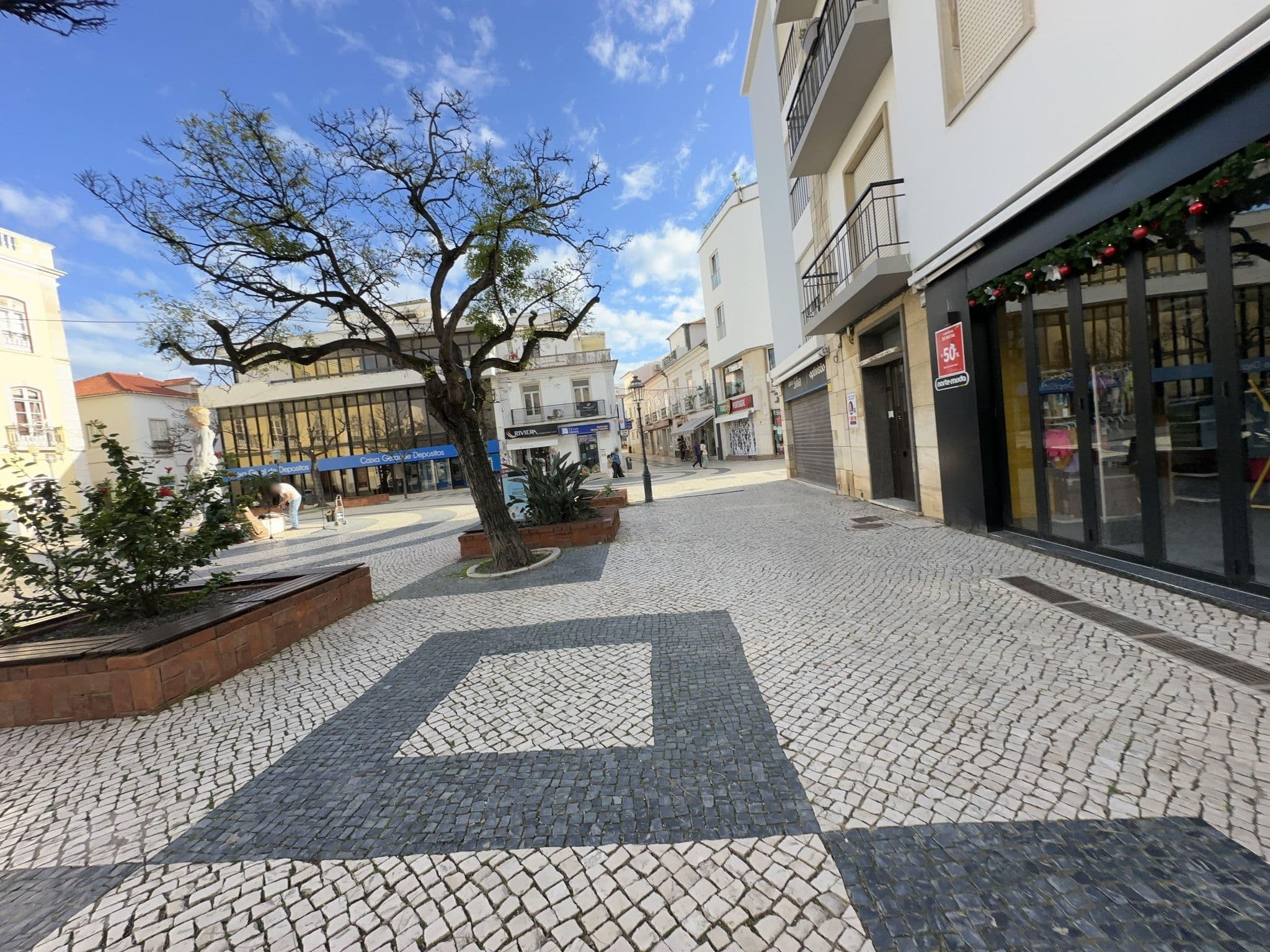 Street view near Inn Seventies, Lagos — © varun959 (CC BY-SA · Mapillary)