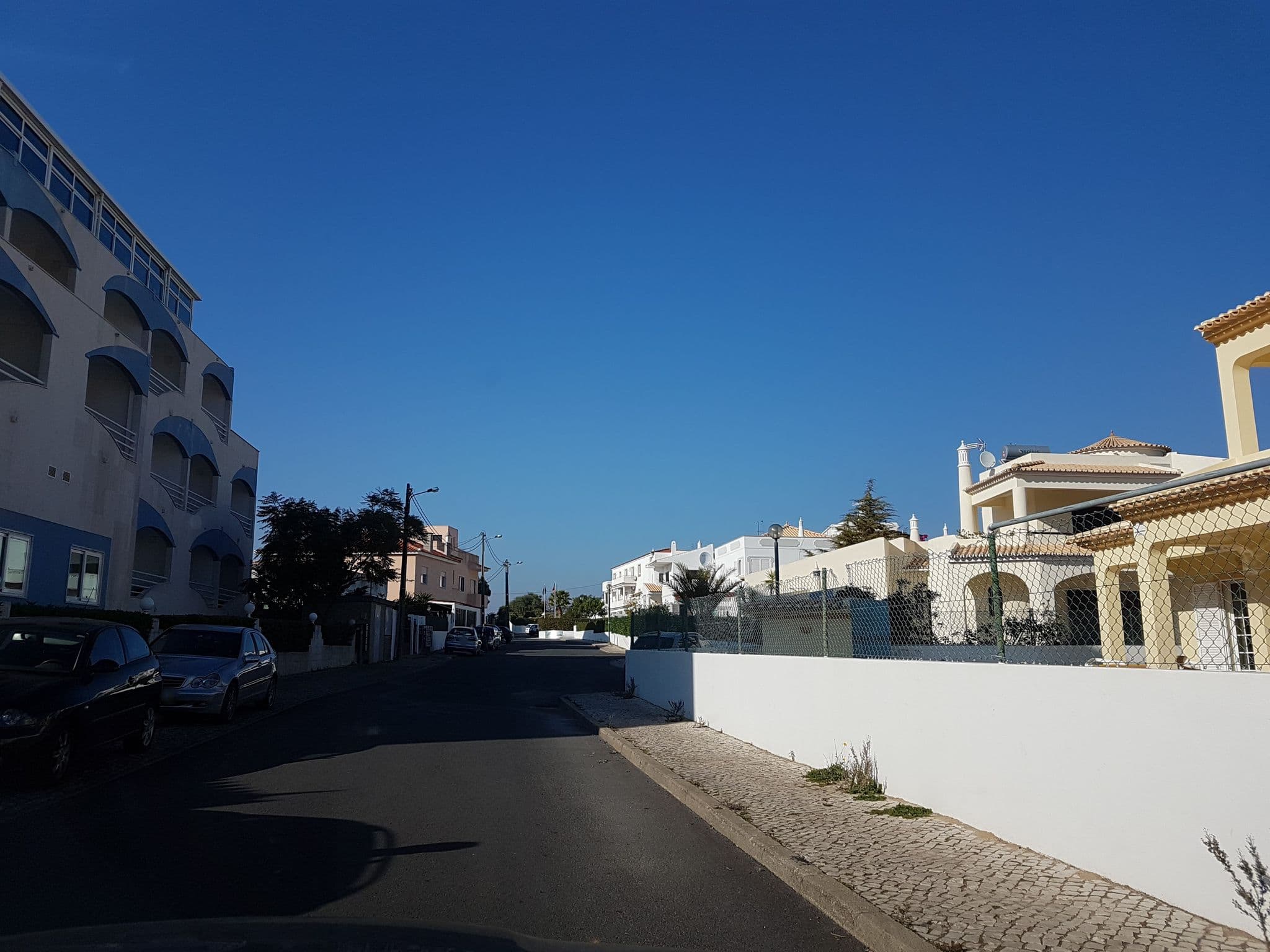 Street view near Agua Marinha Hotel, Olhos de Água — © jopparn (CC BY-SA · Mapillary)