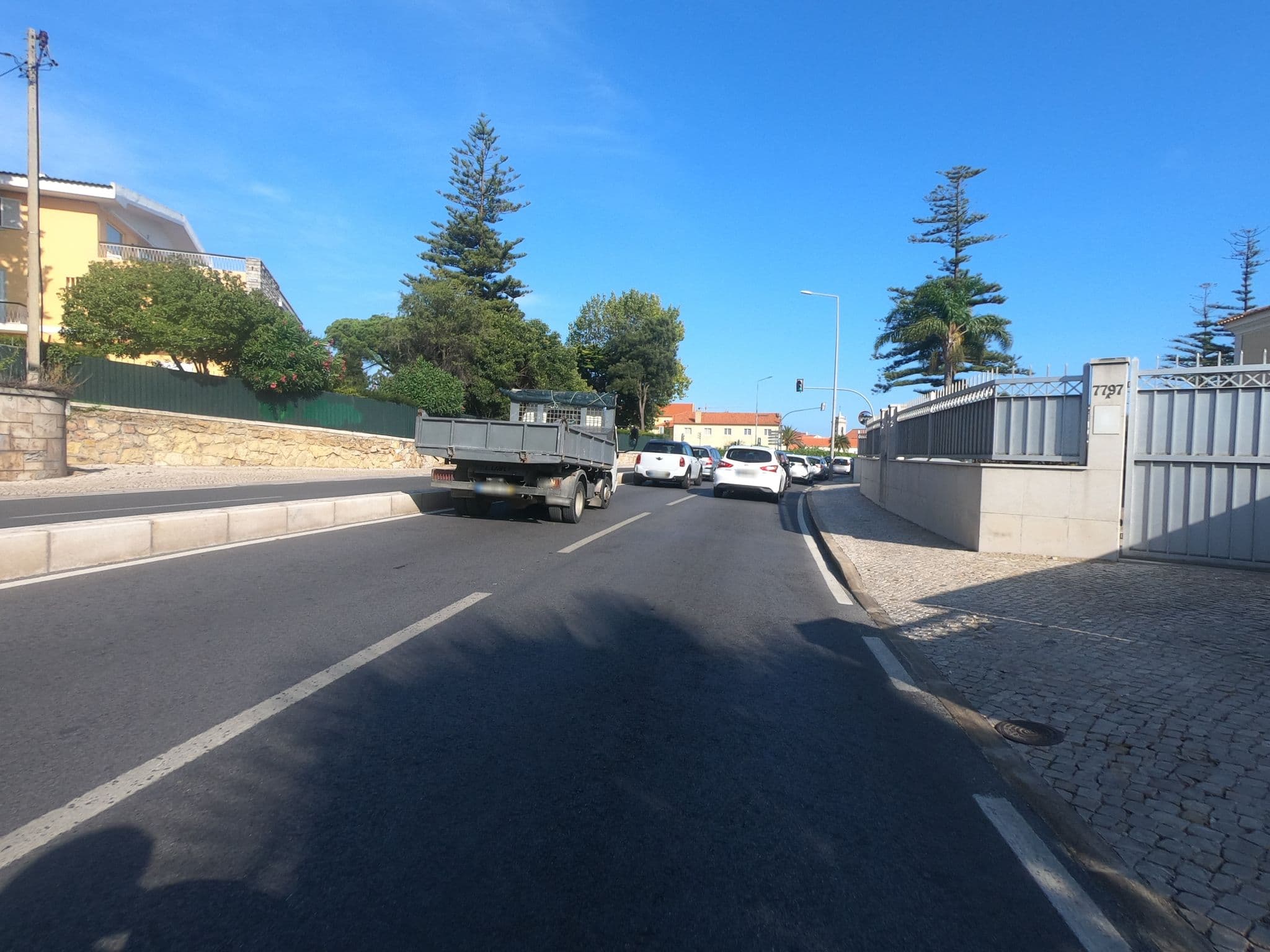 Street view near Villa Unika Guest House, Monte Estoril — © filohipo (CC BY-SA · Mapillary)