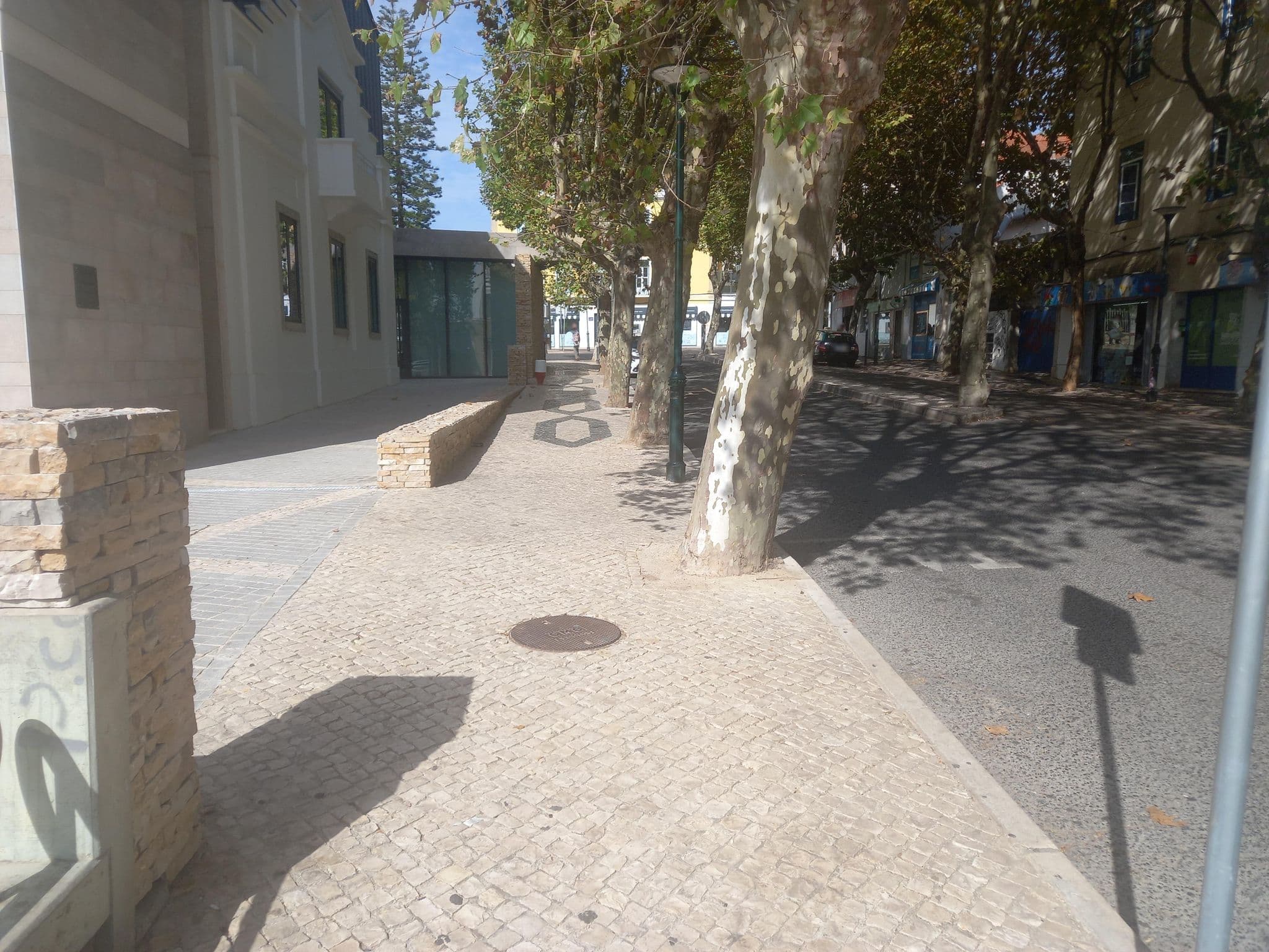 Street view near Help Yourself Hostels Parede, Parede — © danielagos12 (CC BY-SA · Mapillary)