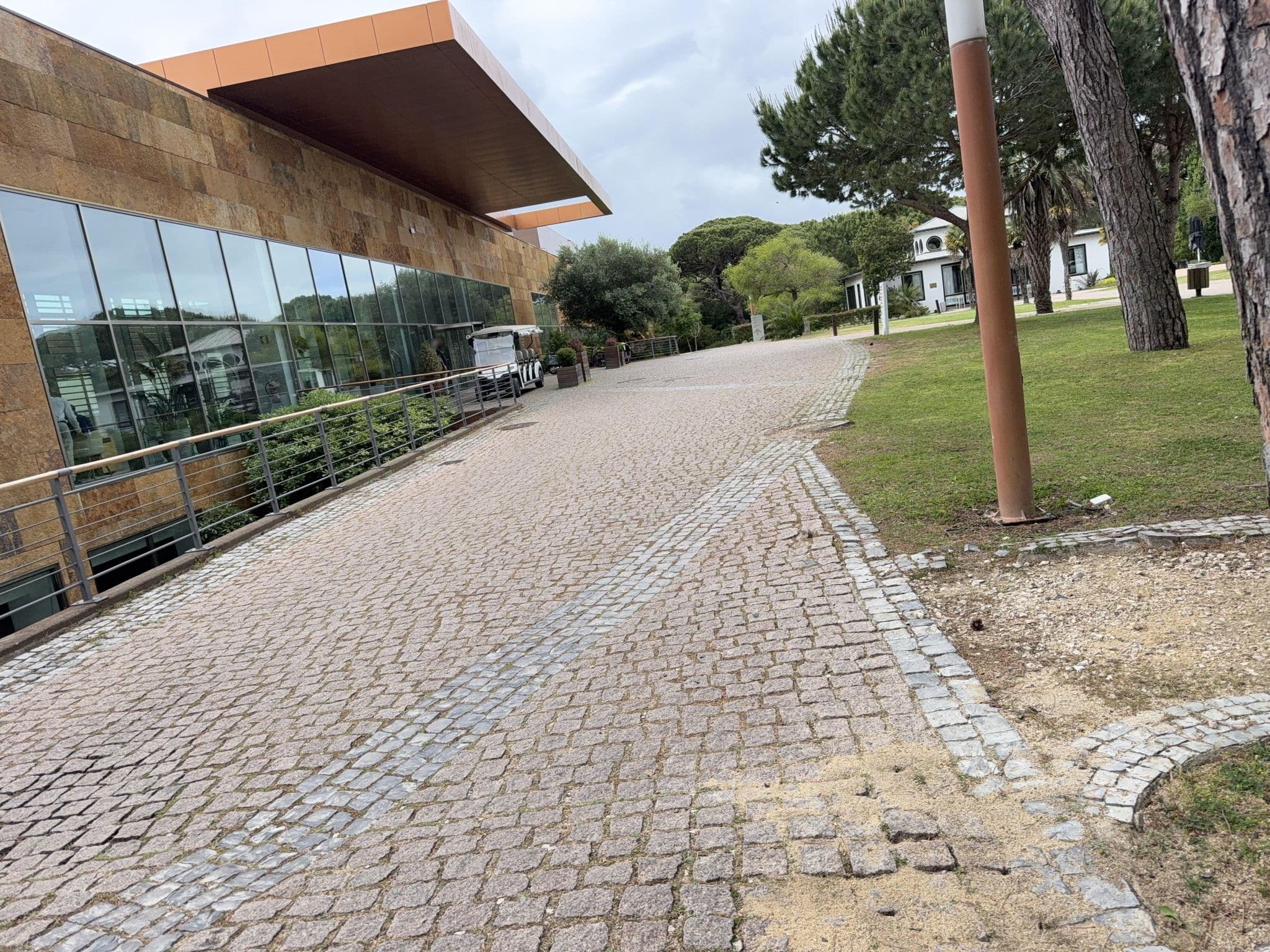 Street view near Martinhal Cascais, Cobre — © RSTQ (CC BY-SA · Mapillary)