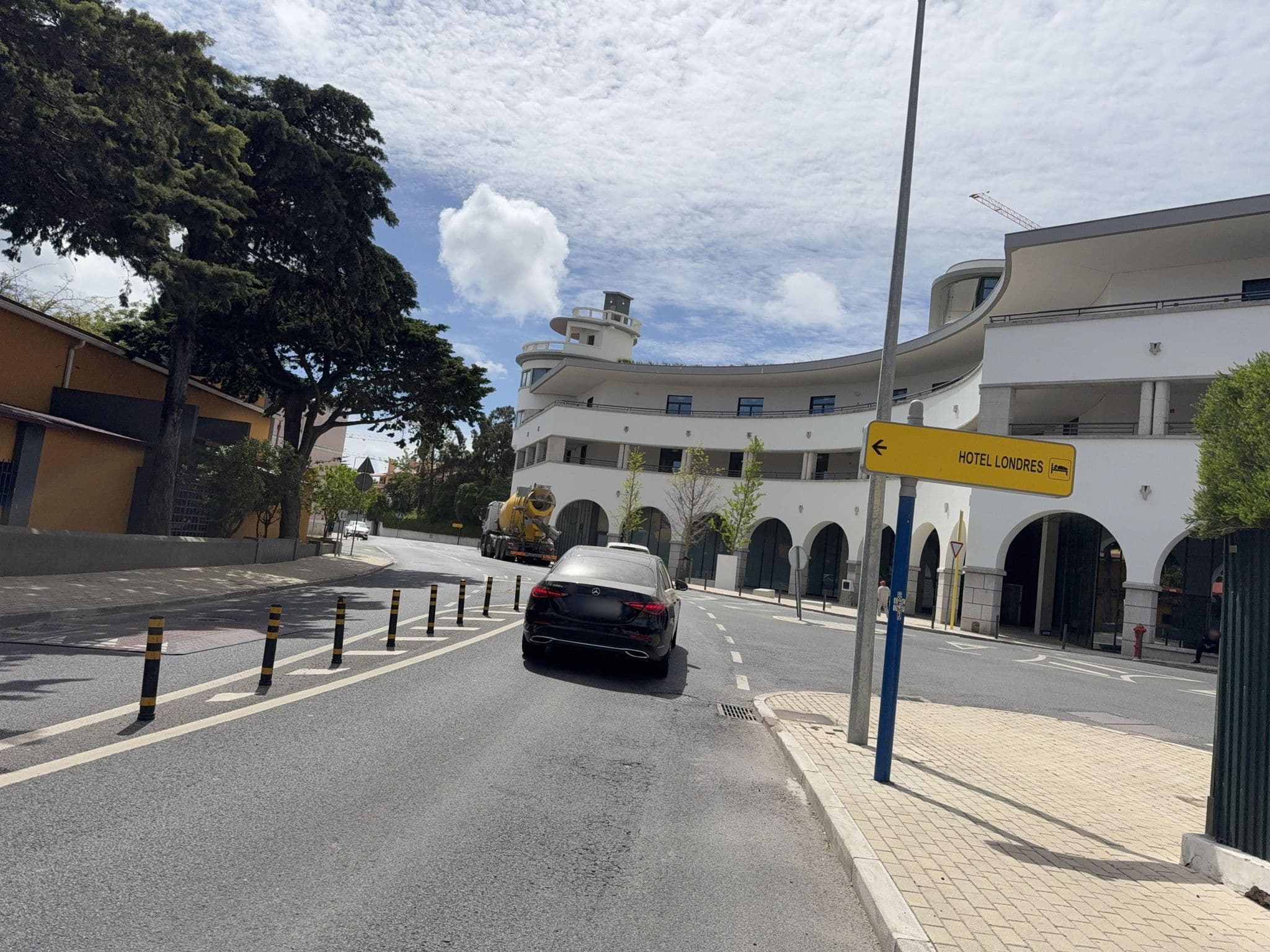 Street view near Restaurant Pica-Pau, Monte Estoril — © RSTQ (CC BY-SA · Mapillary)