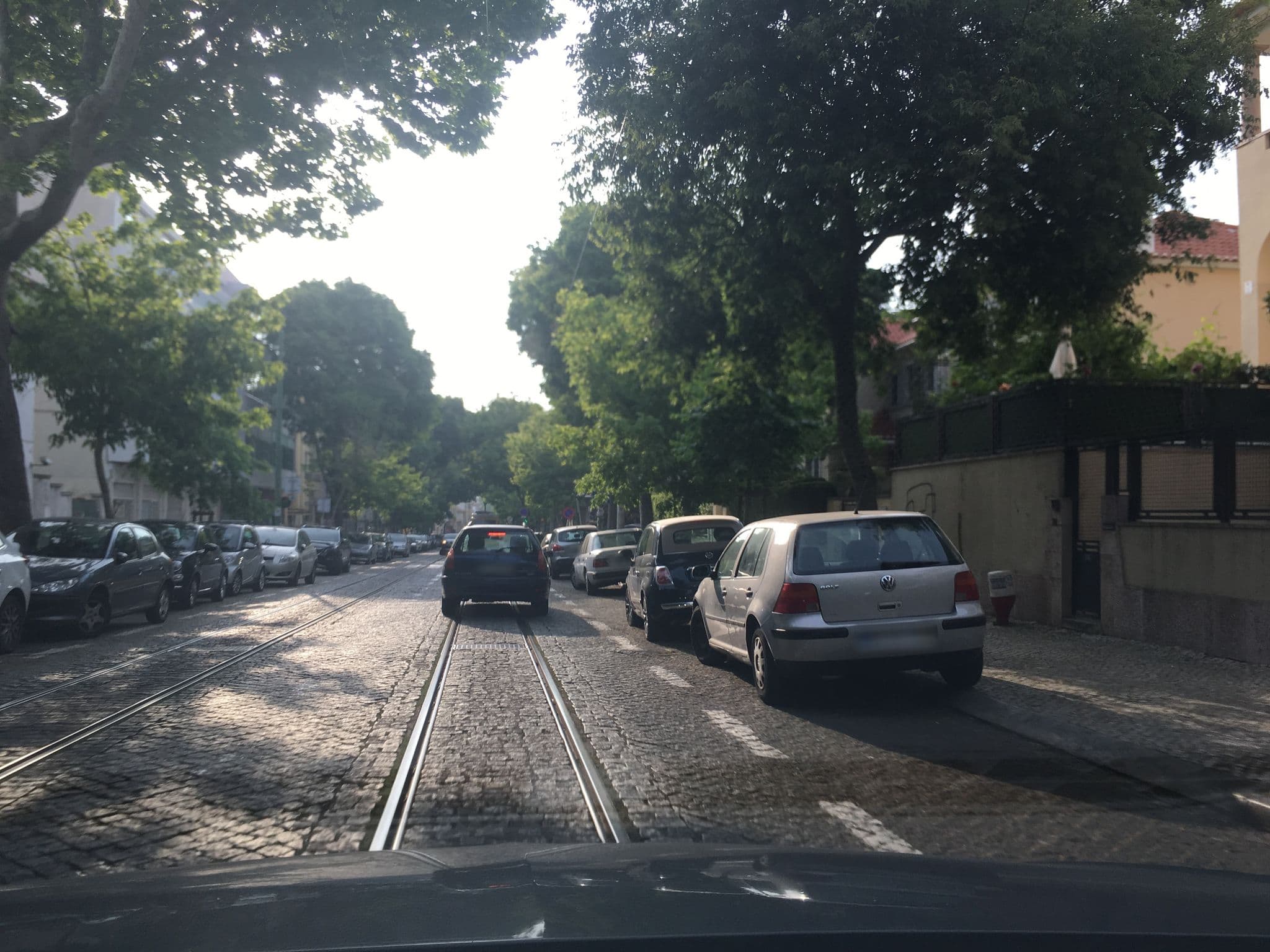 Street view near Cosy Bedrooms, Restelo — © davipt (CC BY-SA · Mapillary)