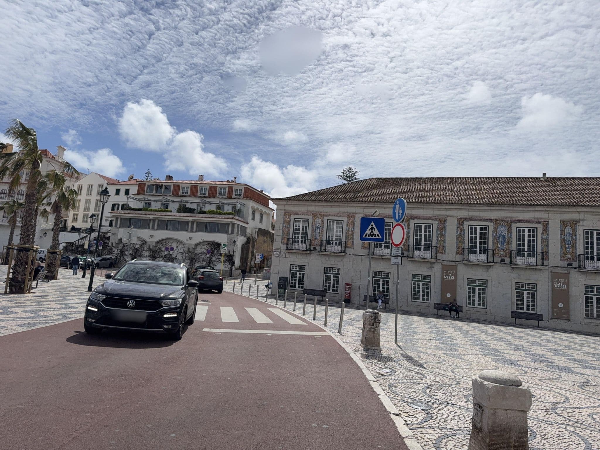 Street view near Residencial Parsi, Cascais — © RSTQ (CC BY-SA · Mapillary)